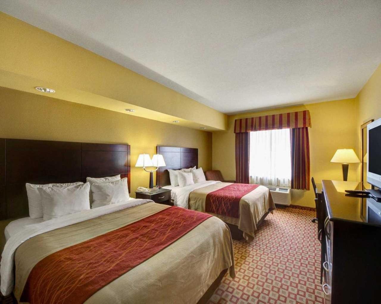 Queen Room with Two Queen Beds - Photo 1