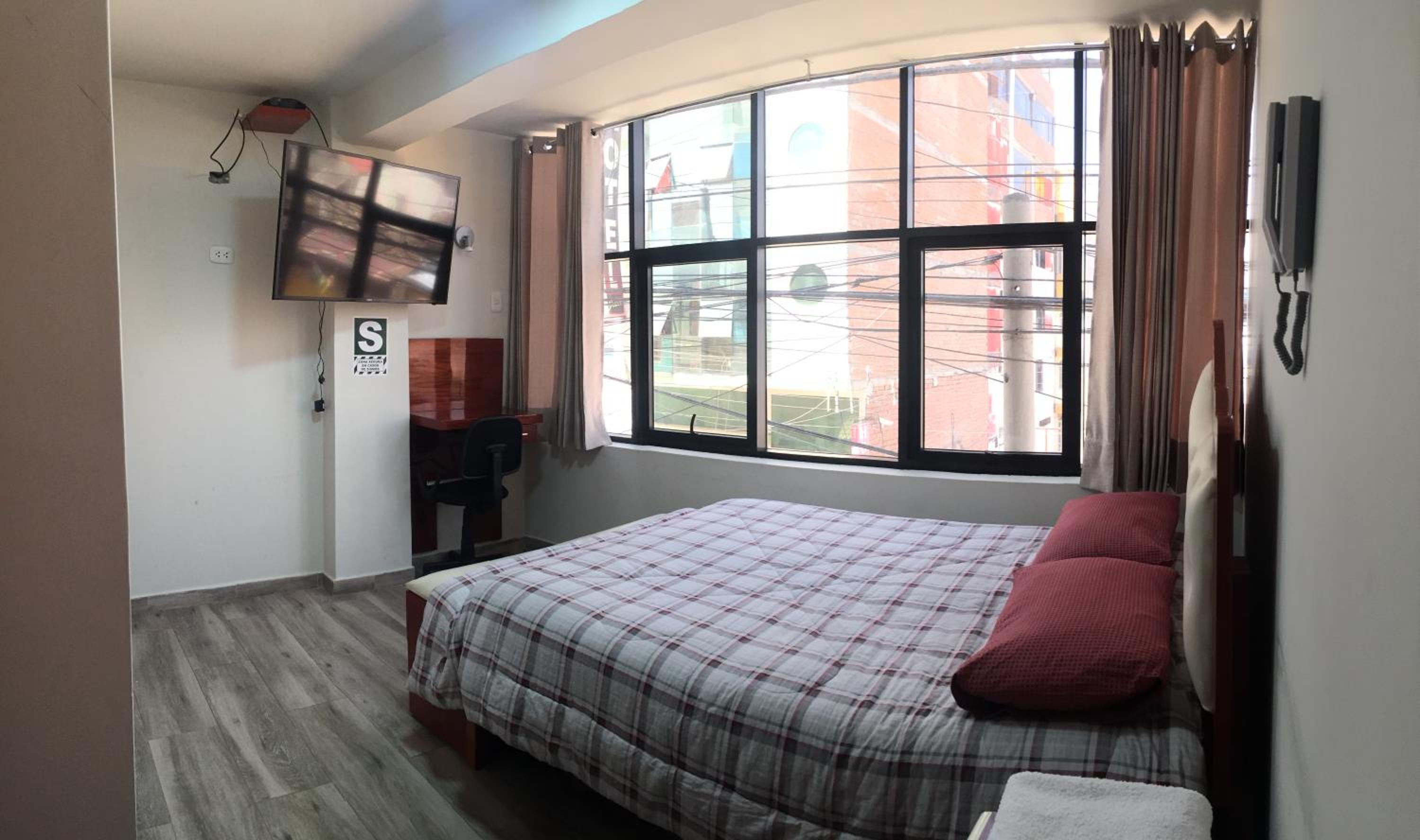 Deluxe Queen Room photo 1