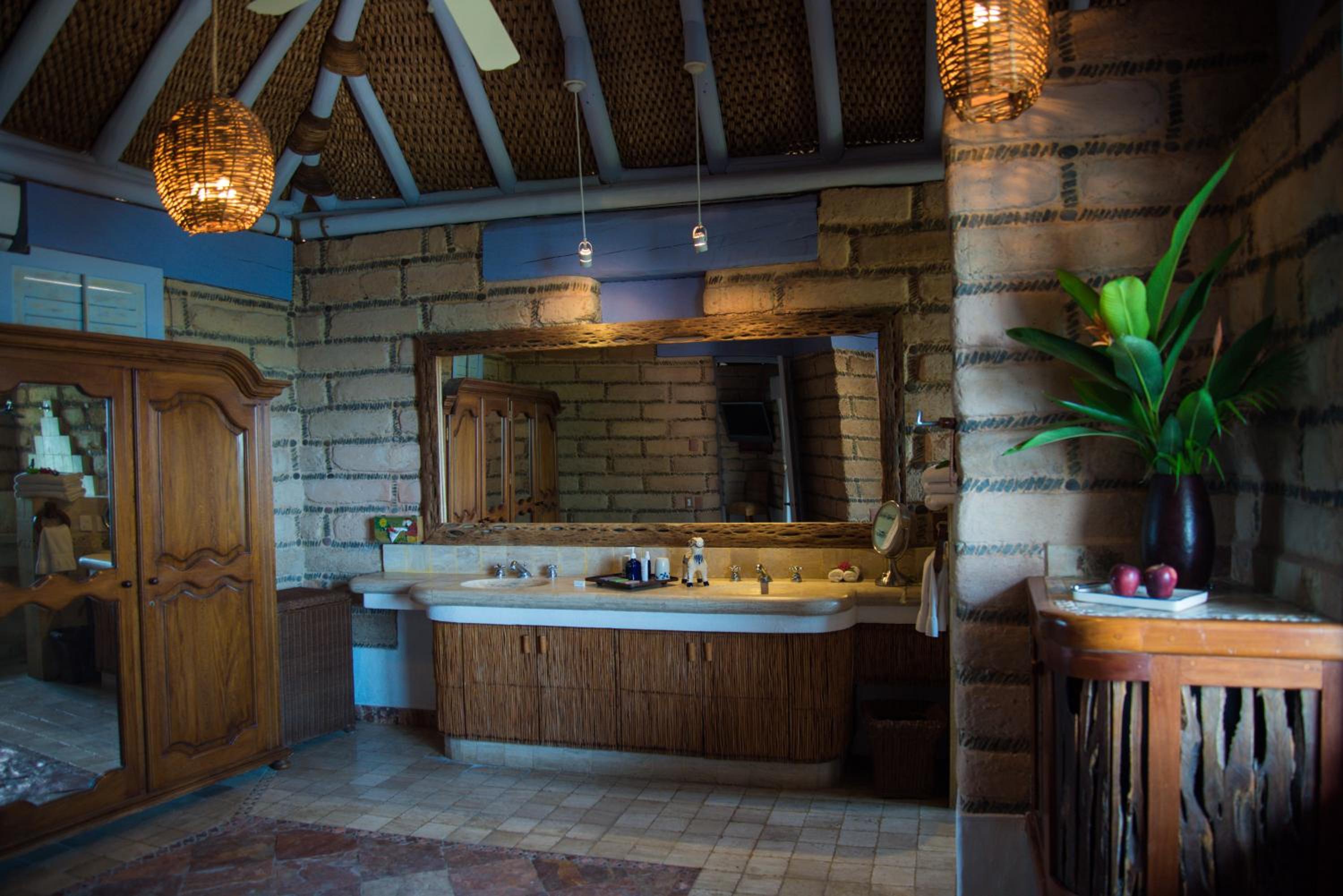 Four-Bedroom Villa - Oceanfront - Photo 27