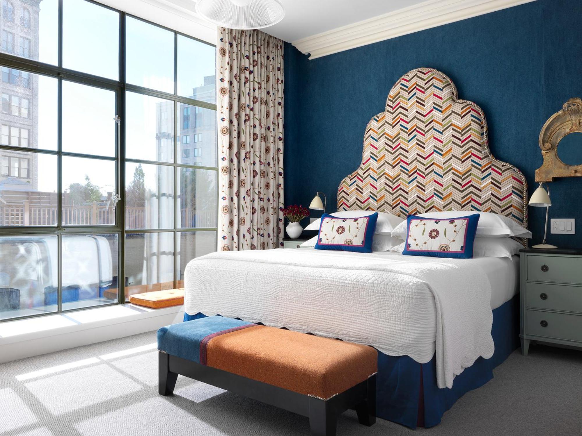 Deluxe King Room photo 2