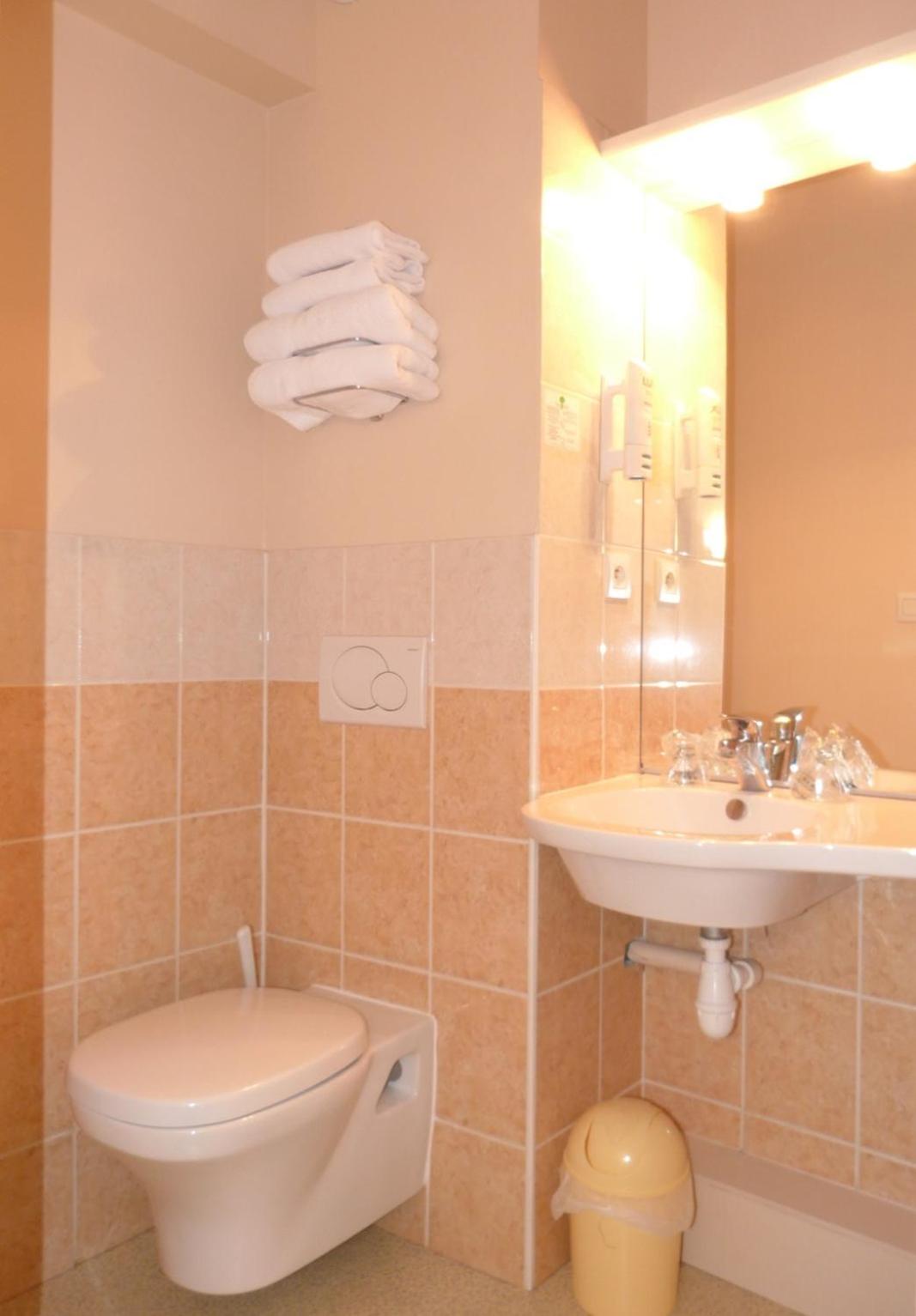 Twin Room - Photo 3