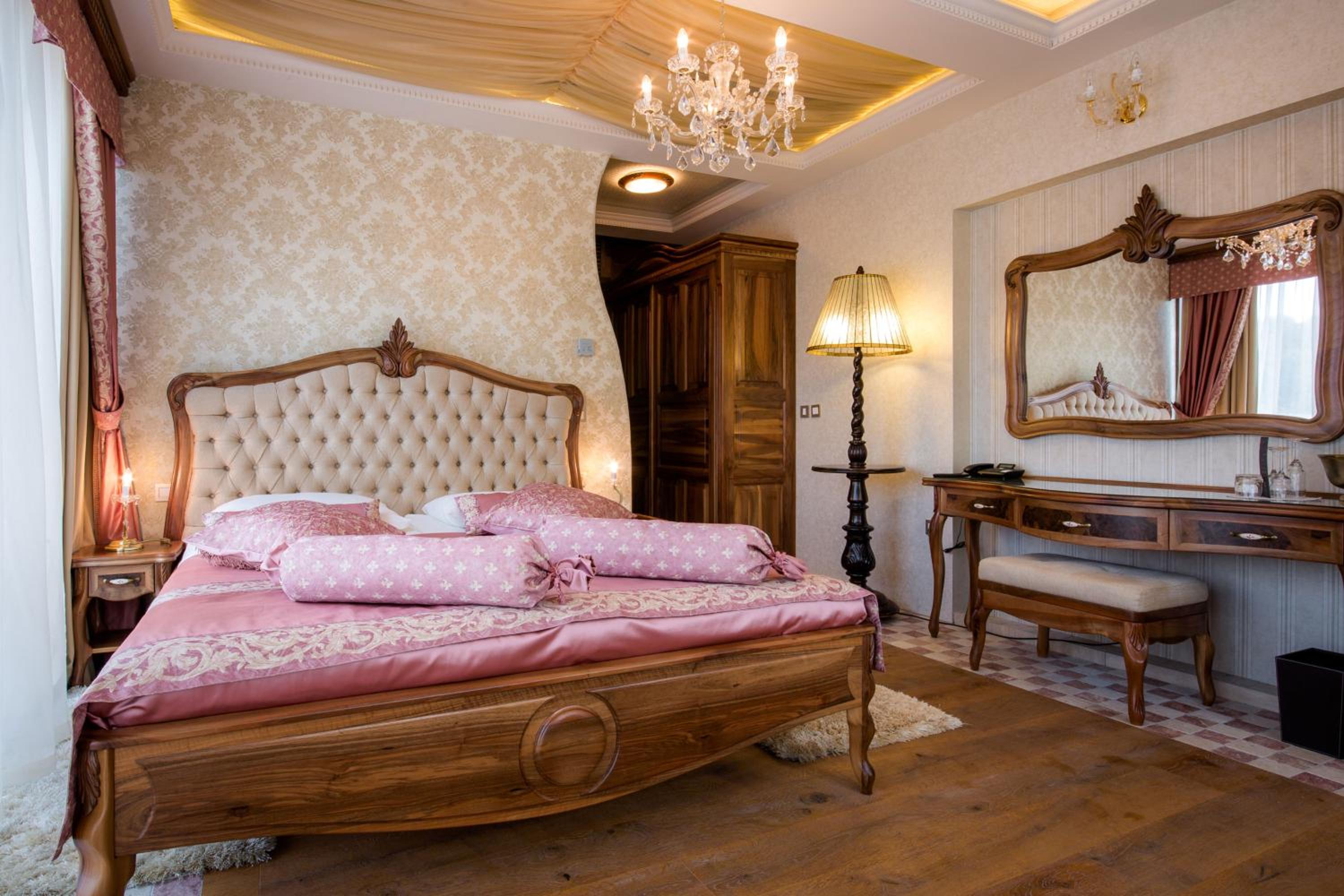 Luxury Double Room with Hot Tub - Photo 1