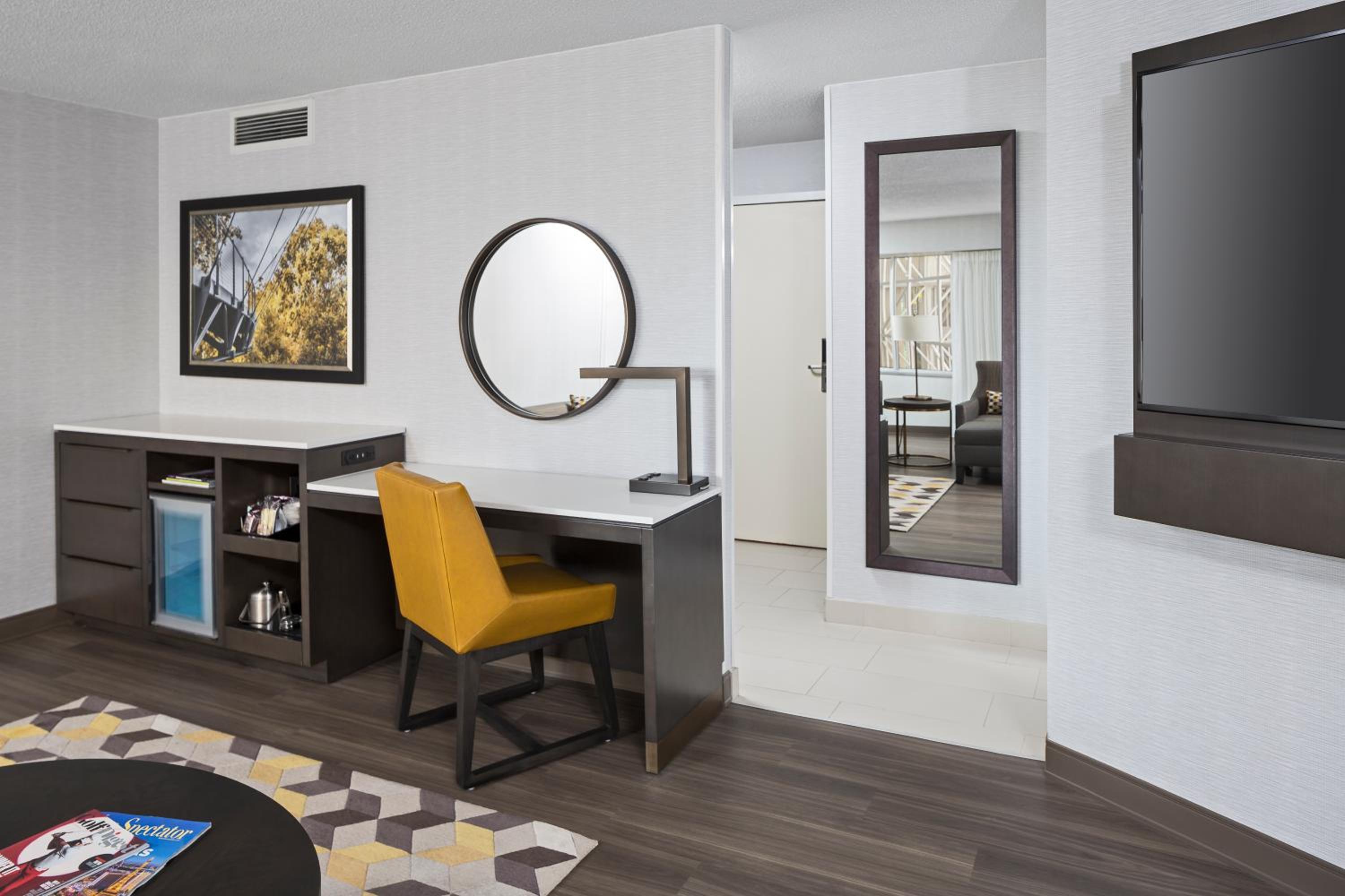 Deluxe King Room - Photo 4