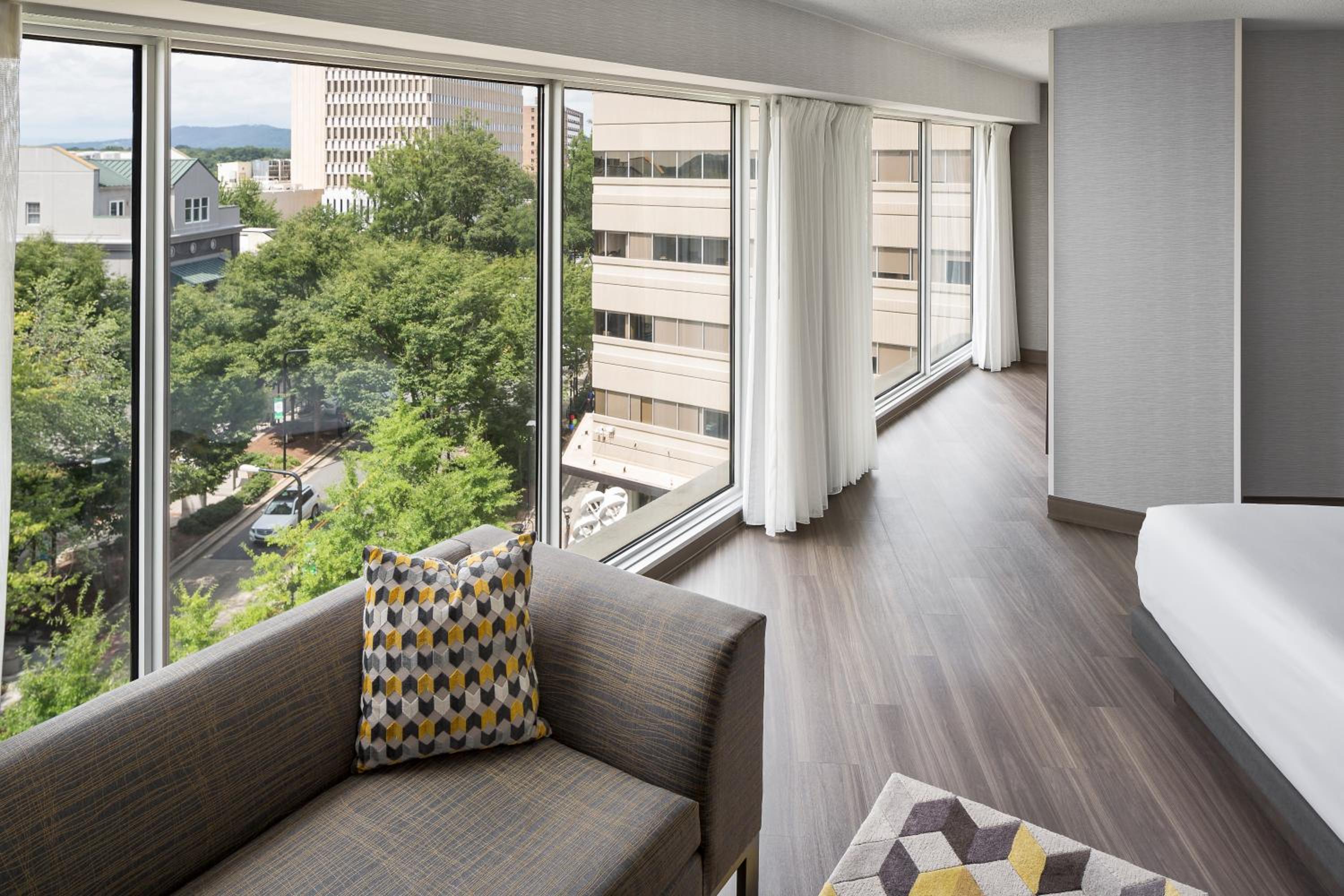 King Room with Street View - Photo 4