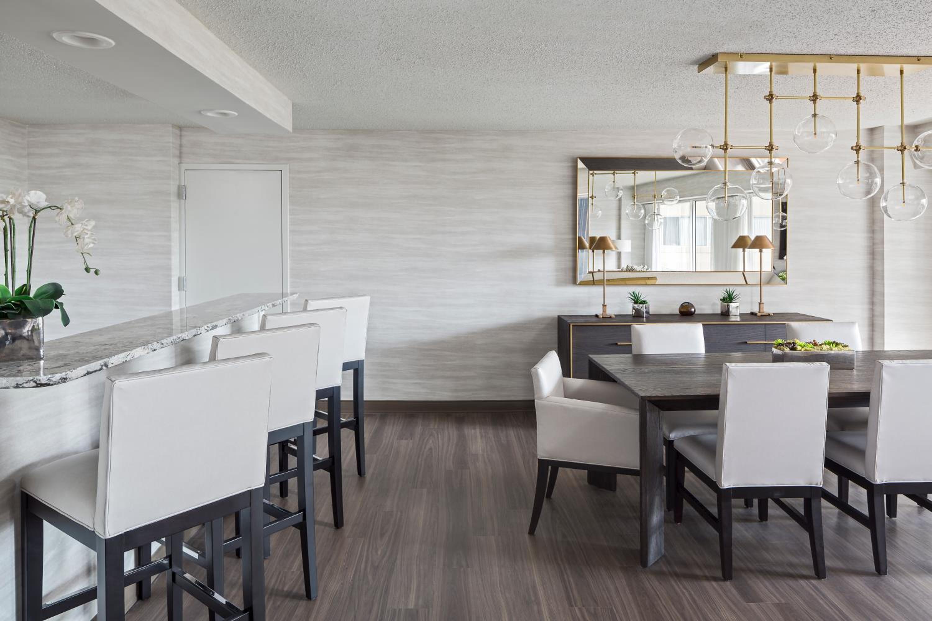 Atrium Suite - Photo 4