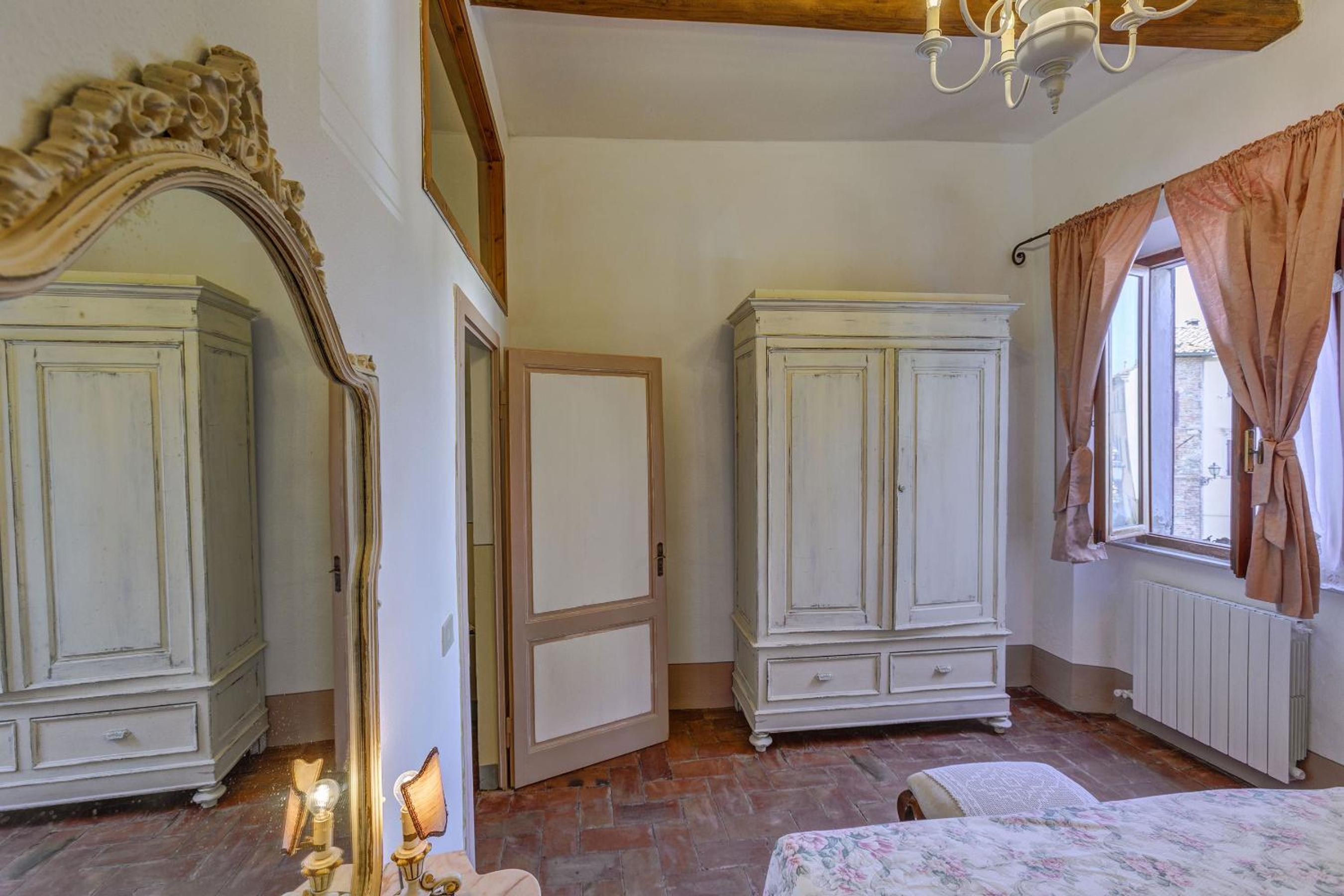 One-Bedroom Apartment - Photo 11