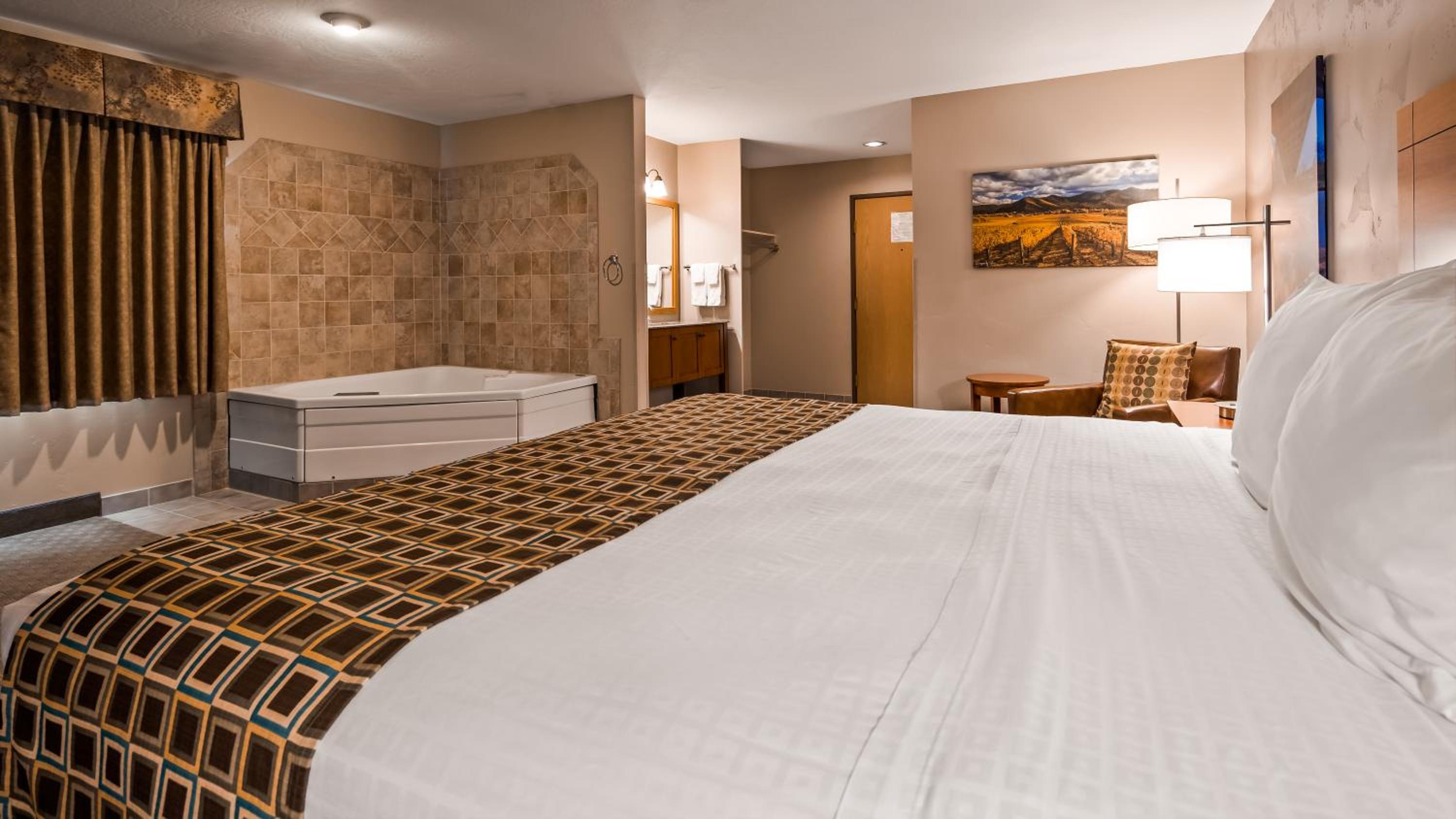 King Room with Spa Bath photo 2