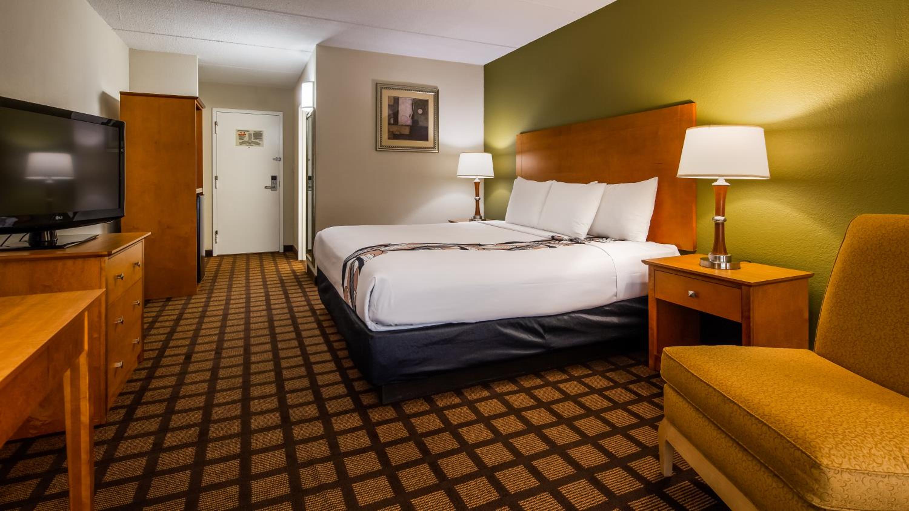 King Room - Non Smoking - Photo 1