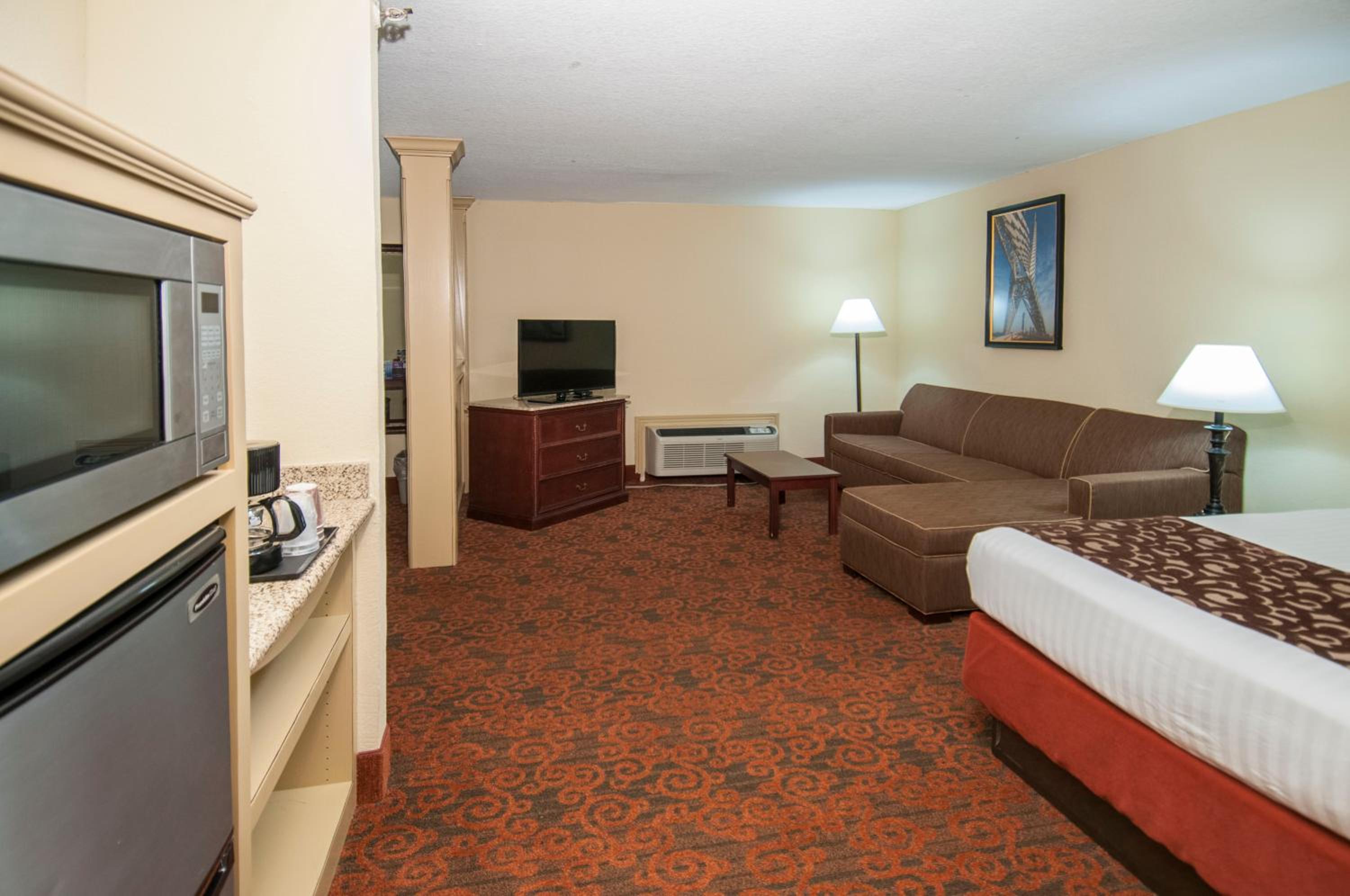 Executive Suite - Photo 2