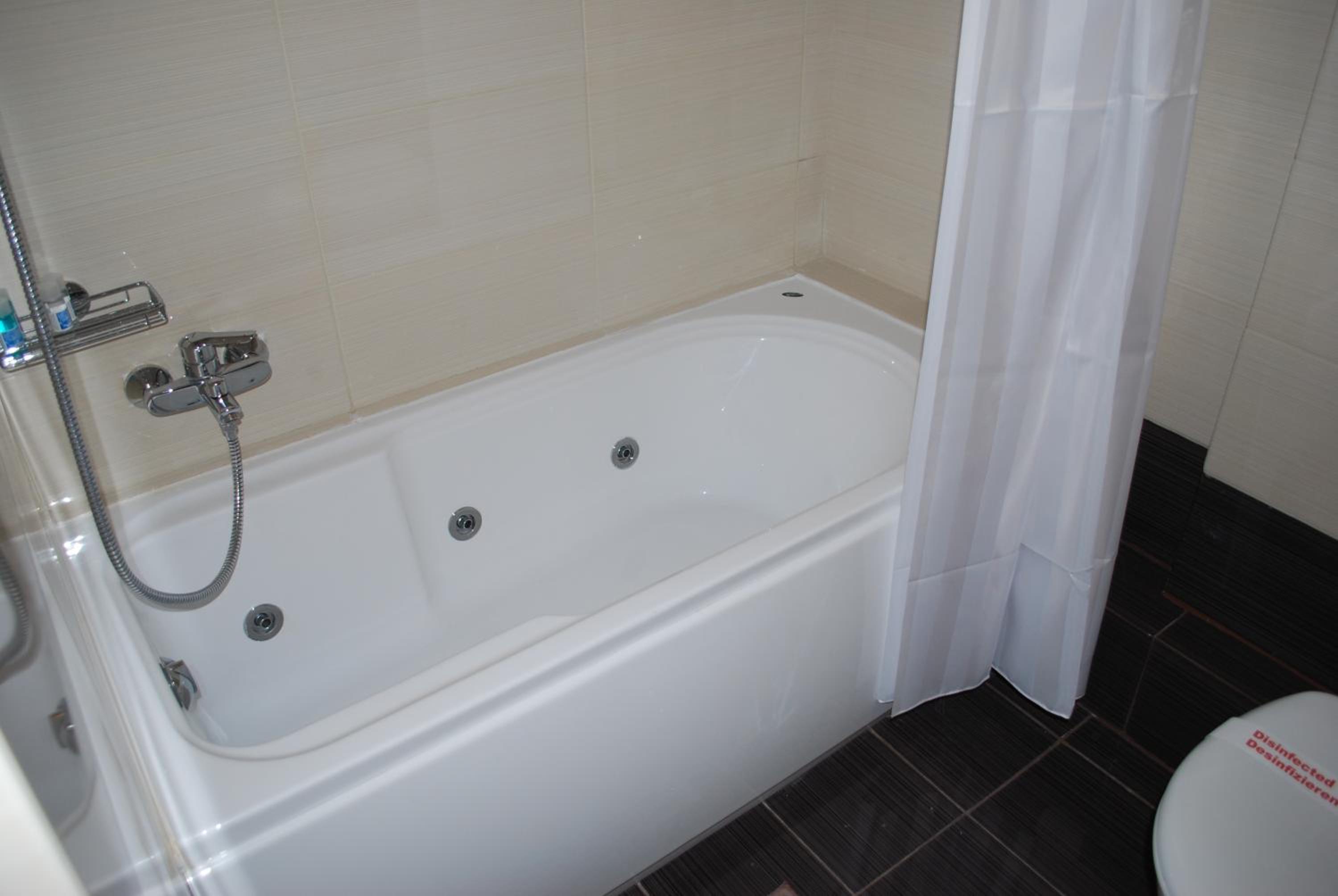 Suite with Spa Bath photo 2