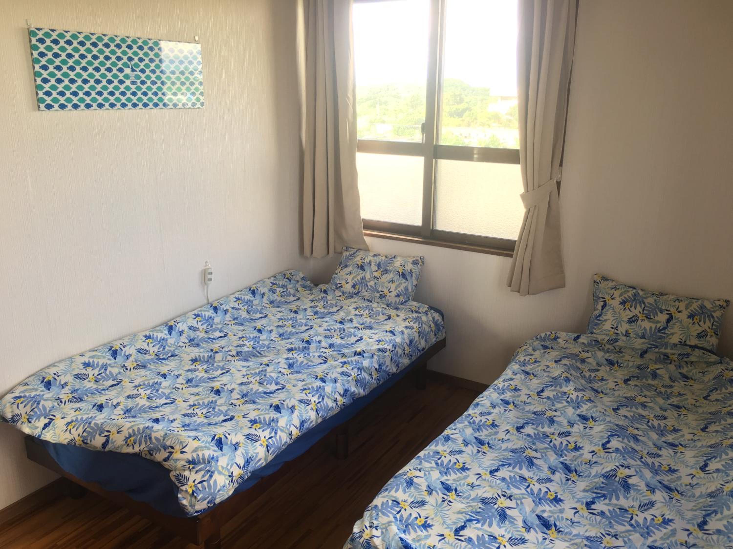 Twin Room with Shared Bathroom - Photo 1