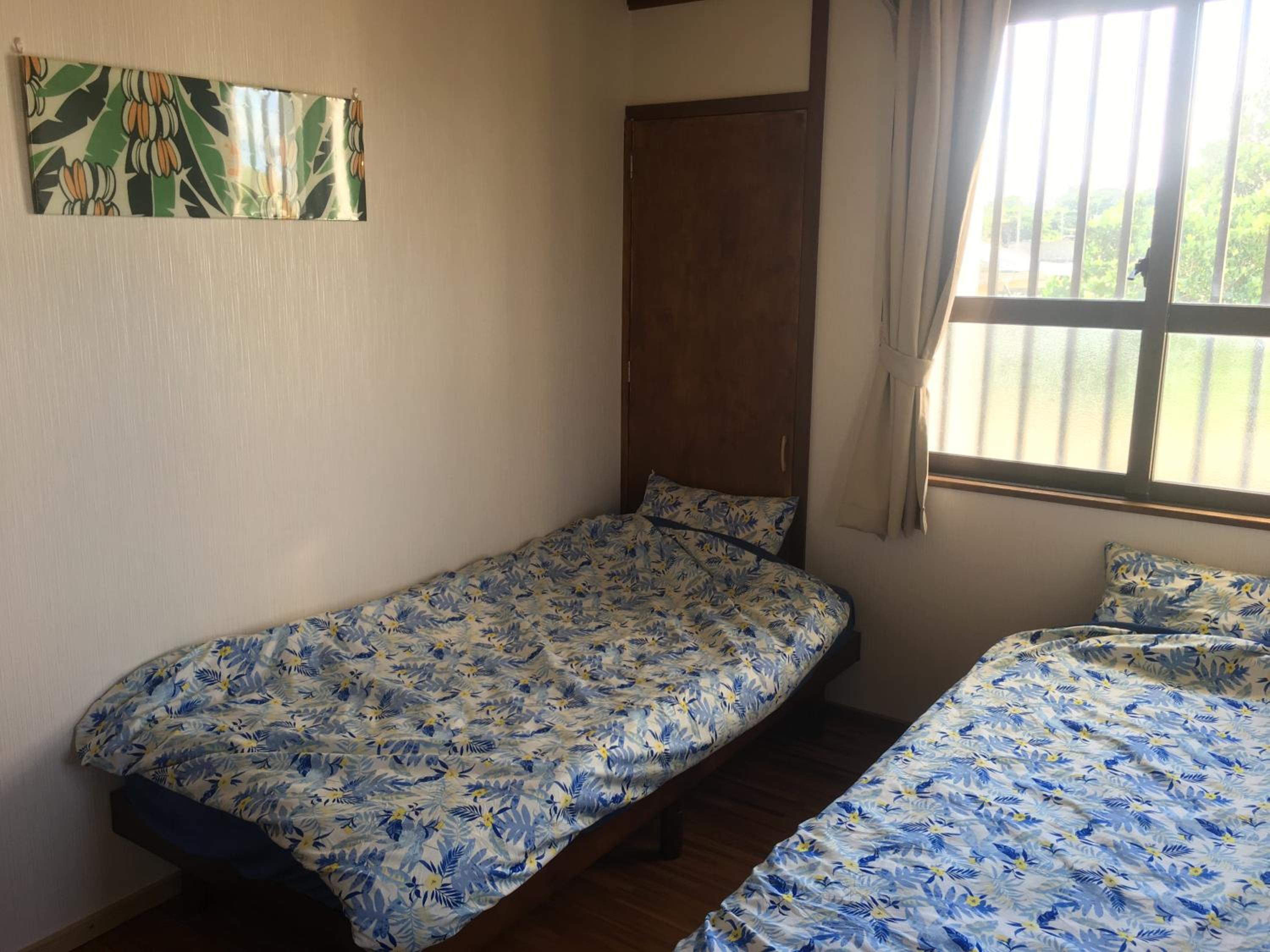 Twin Room with Shared Bathroom - Photo 29