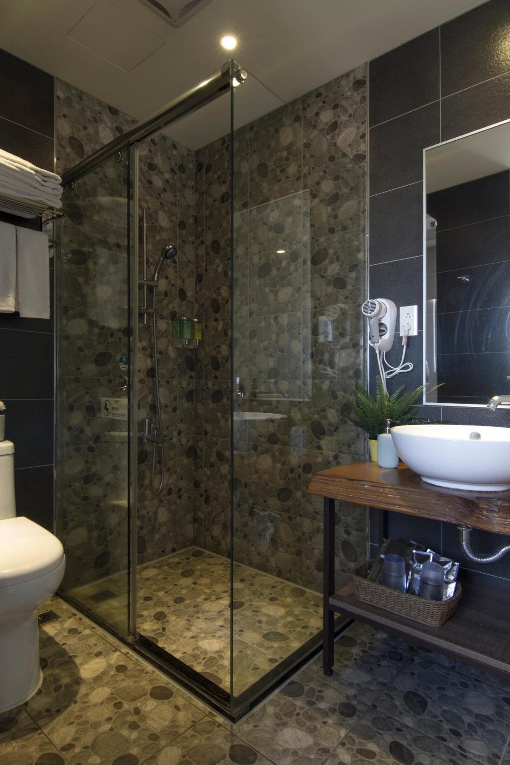 Standard Double Room - Photo 12