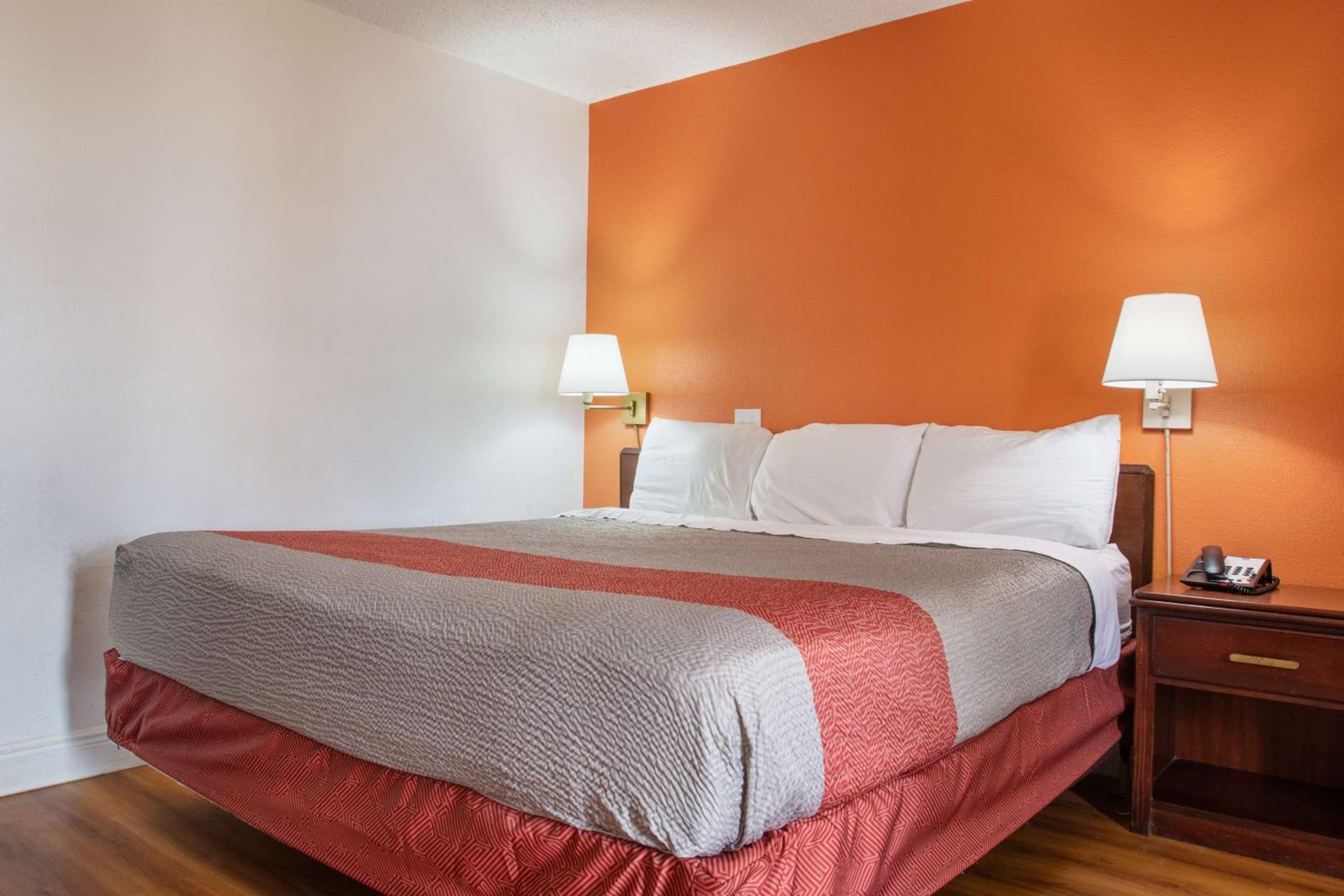 Double Room - Non-Smoking  - Photo 6