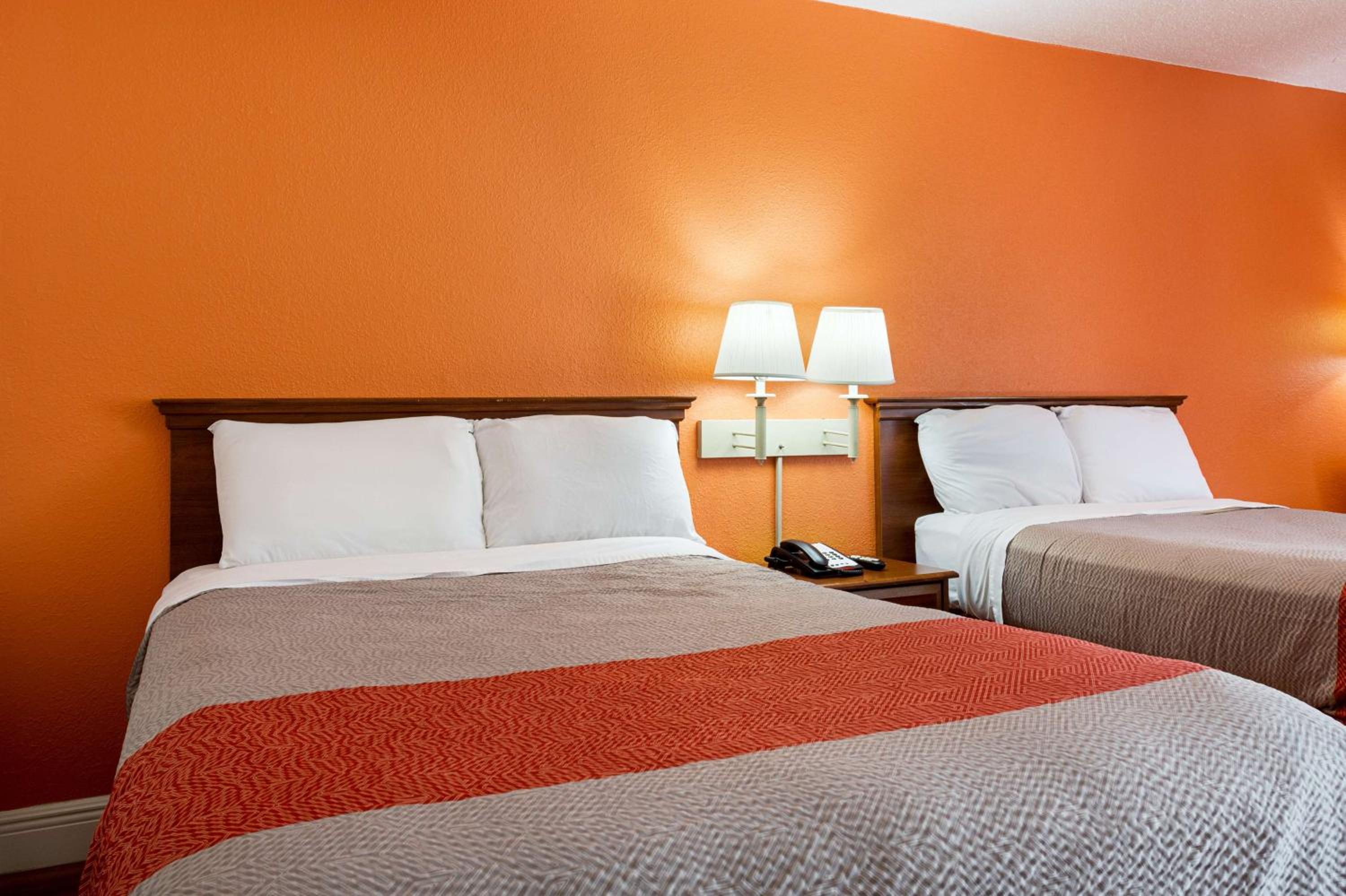Double Room - Non-Smoking  - Photo 8