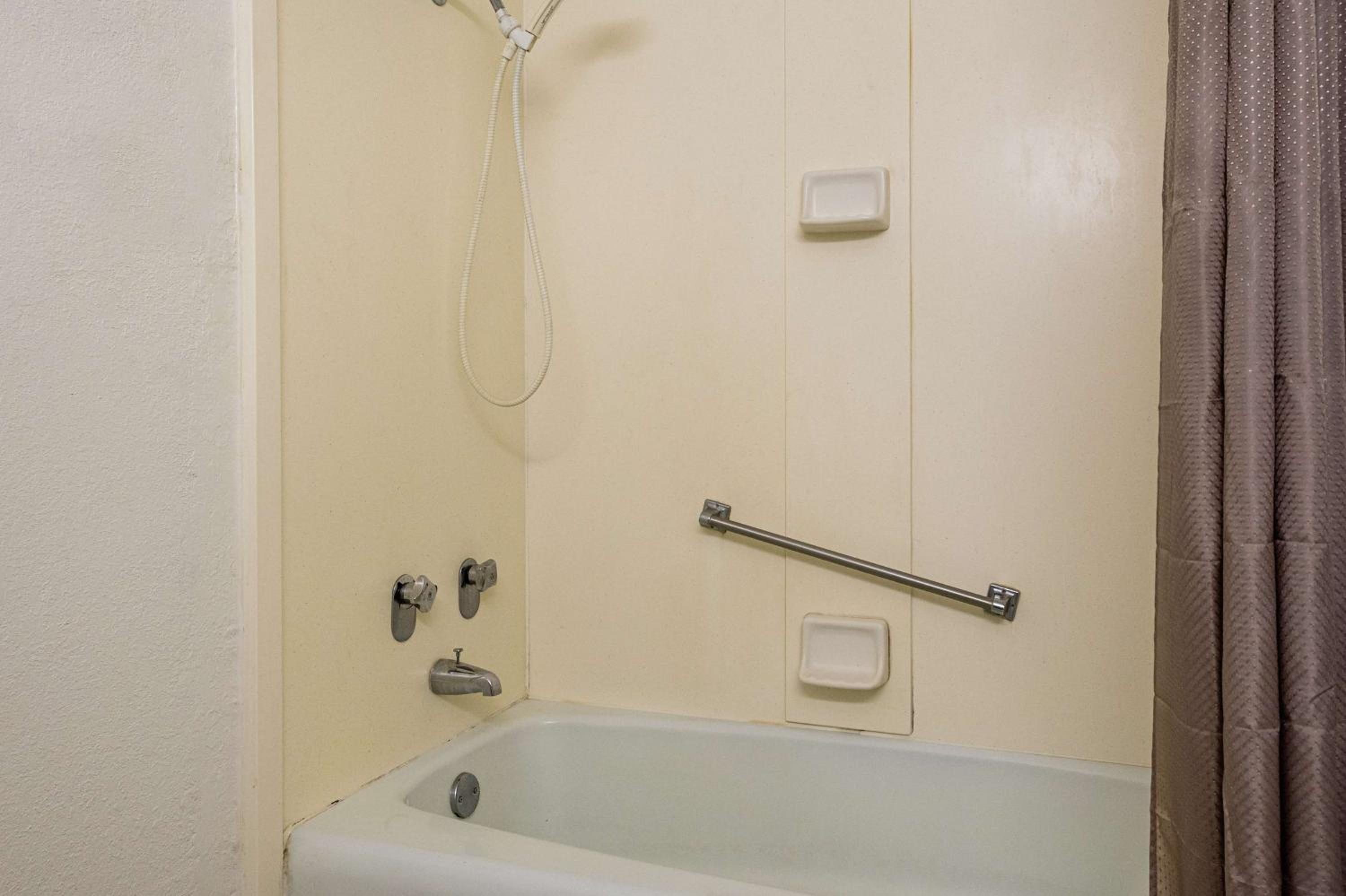 Double Room - Non-Smoking  - Photo 15