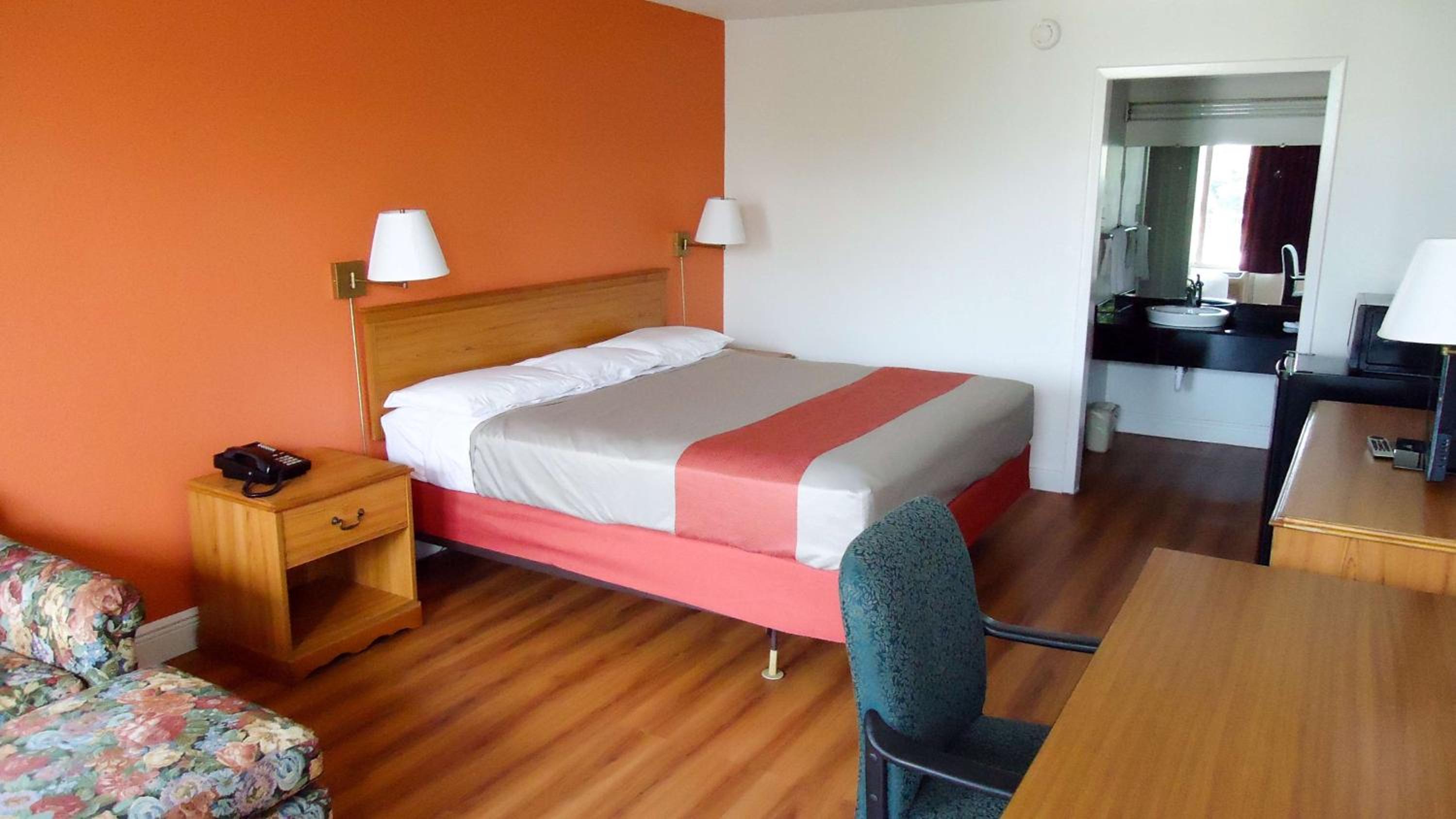Double Room - Non-Smoking  - Photo 1