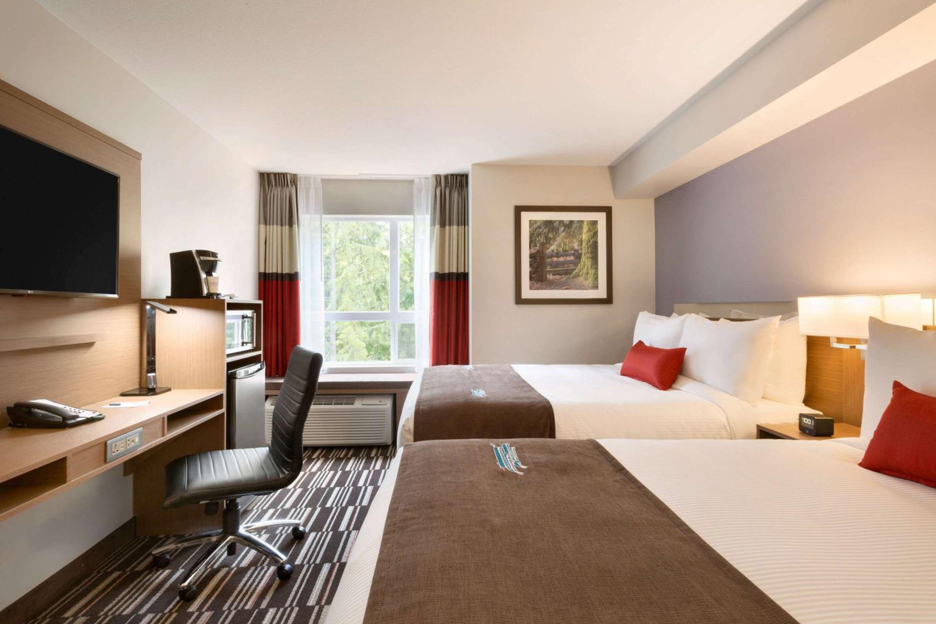 Business Queen Room with Two Queen Beds - Non-Smoking photo 1