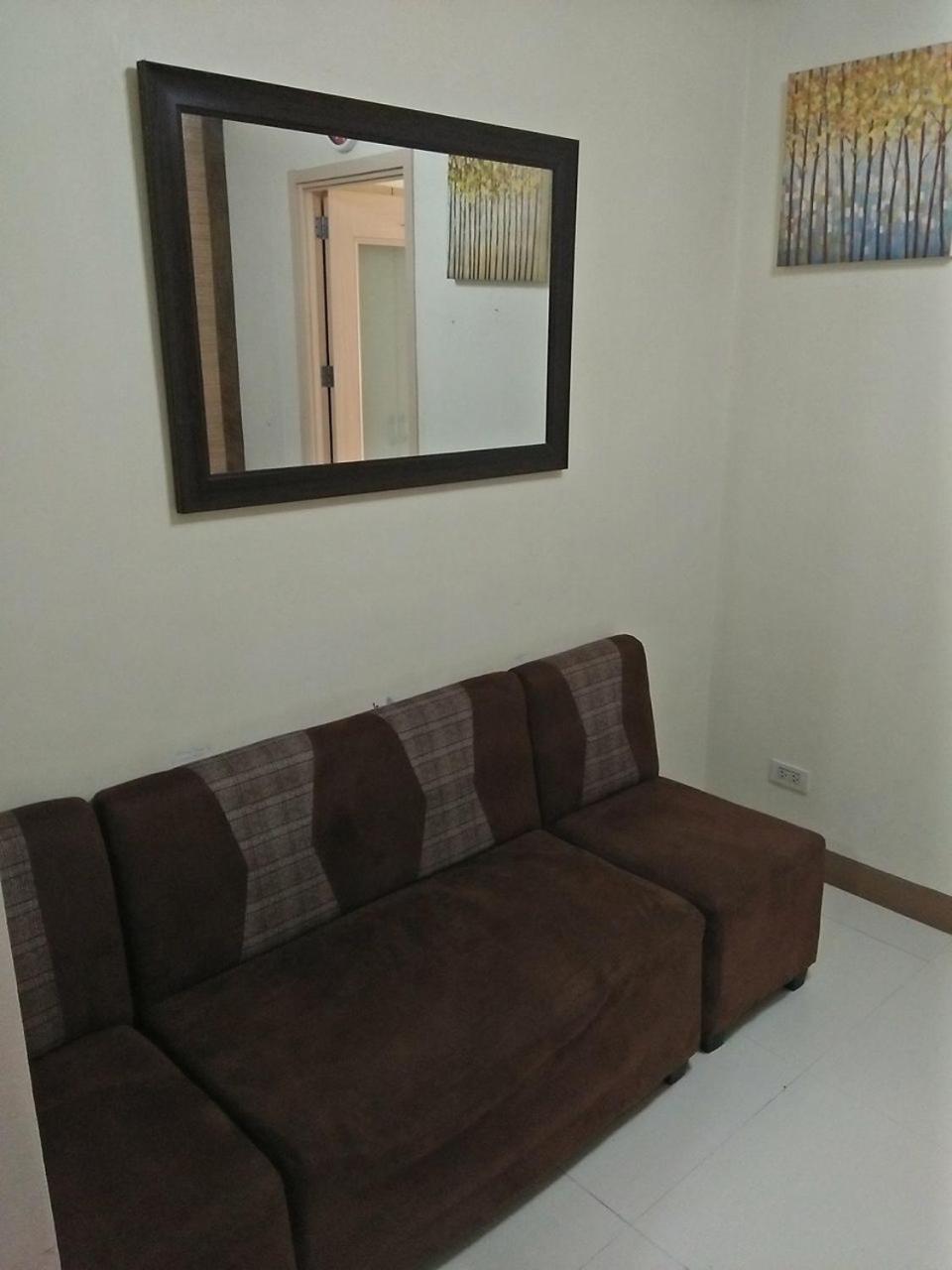One-Bedroom Apartment - Photo 1