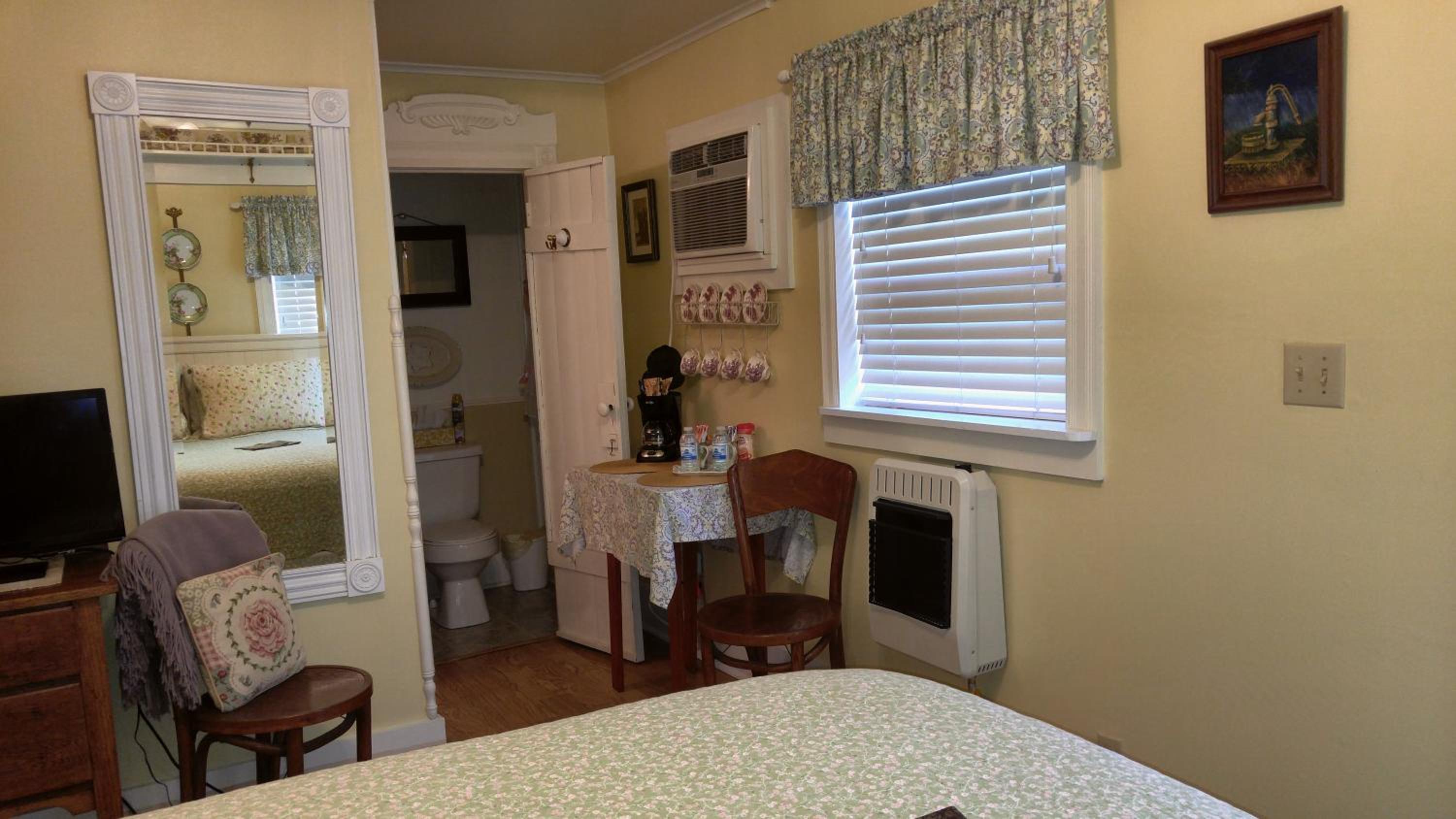 Queen Suite photo 1