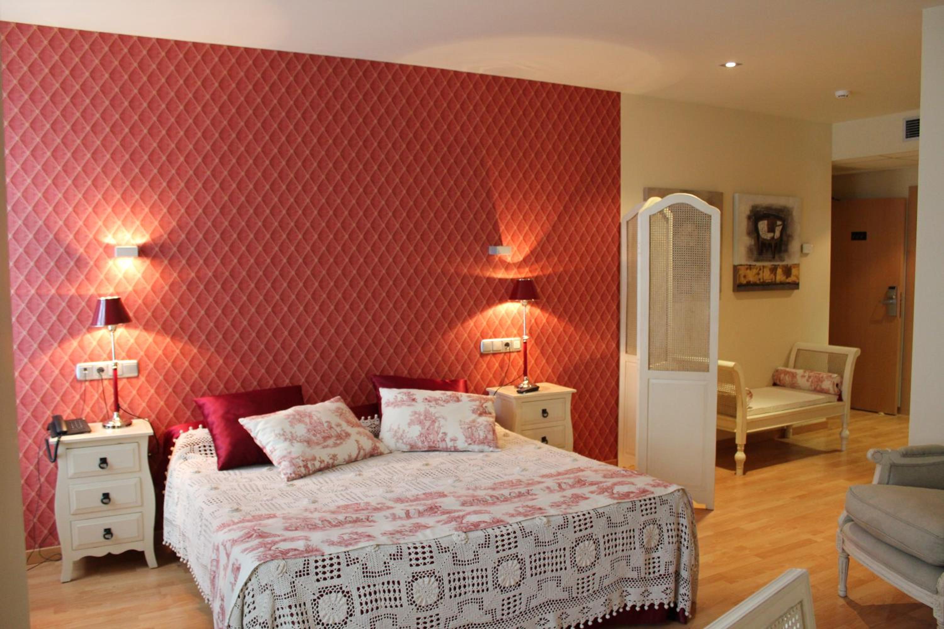 Suite - Photo 1