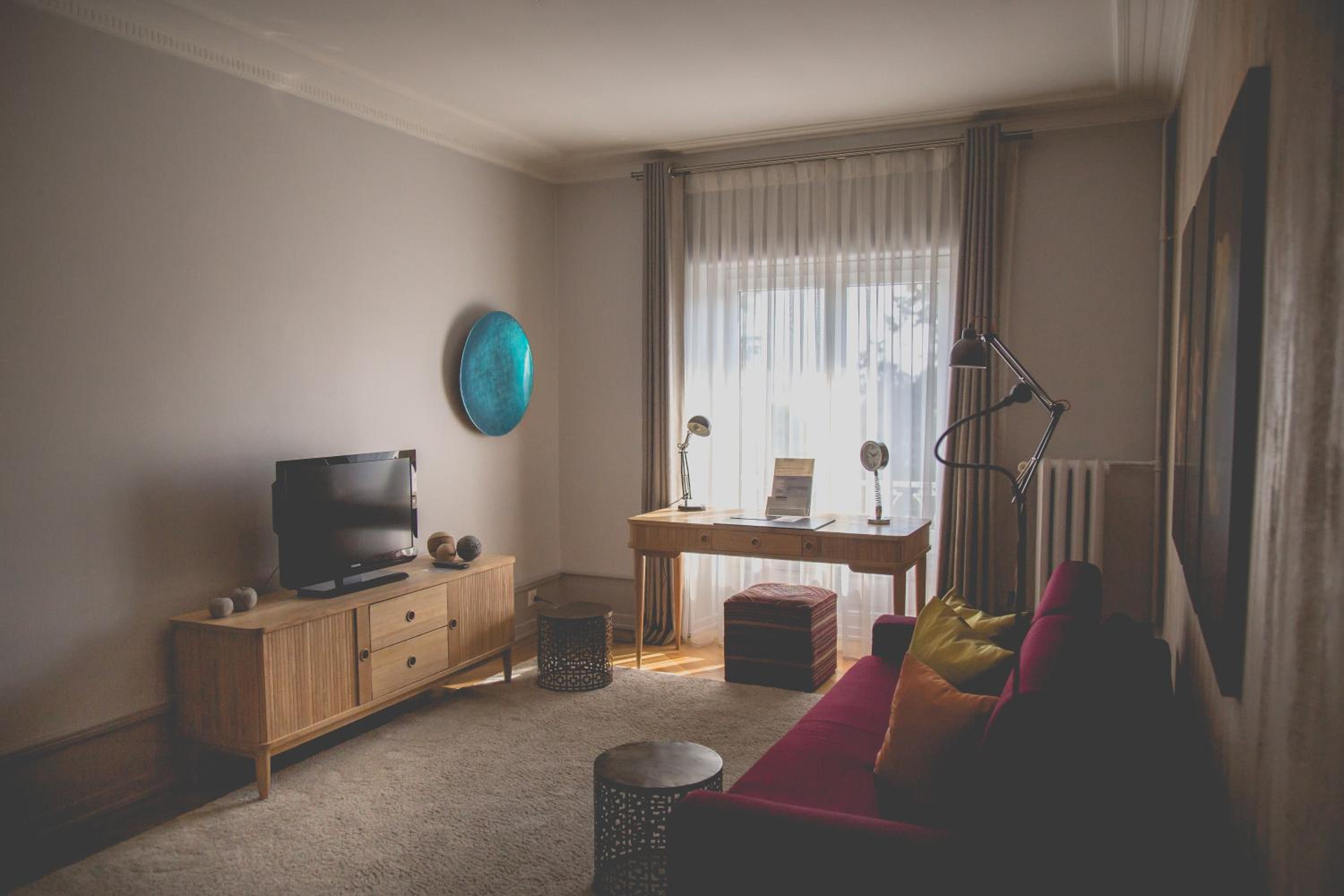 One-Bedroom Apartment - Photo 3