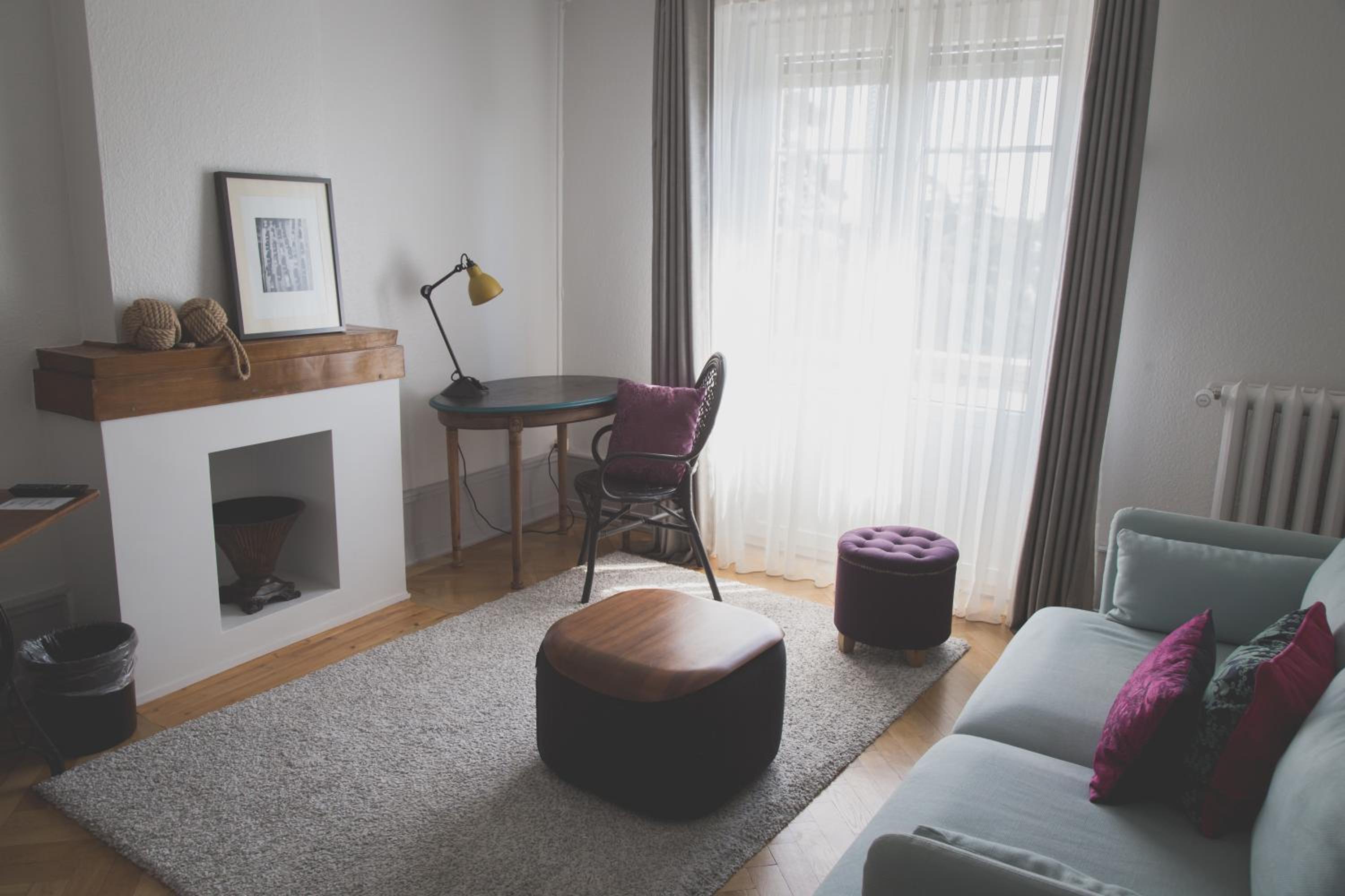 One-Bedroom Apartment - Photo 2