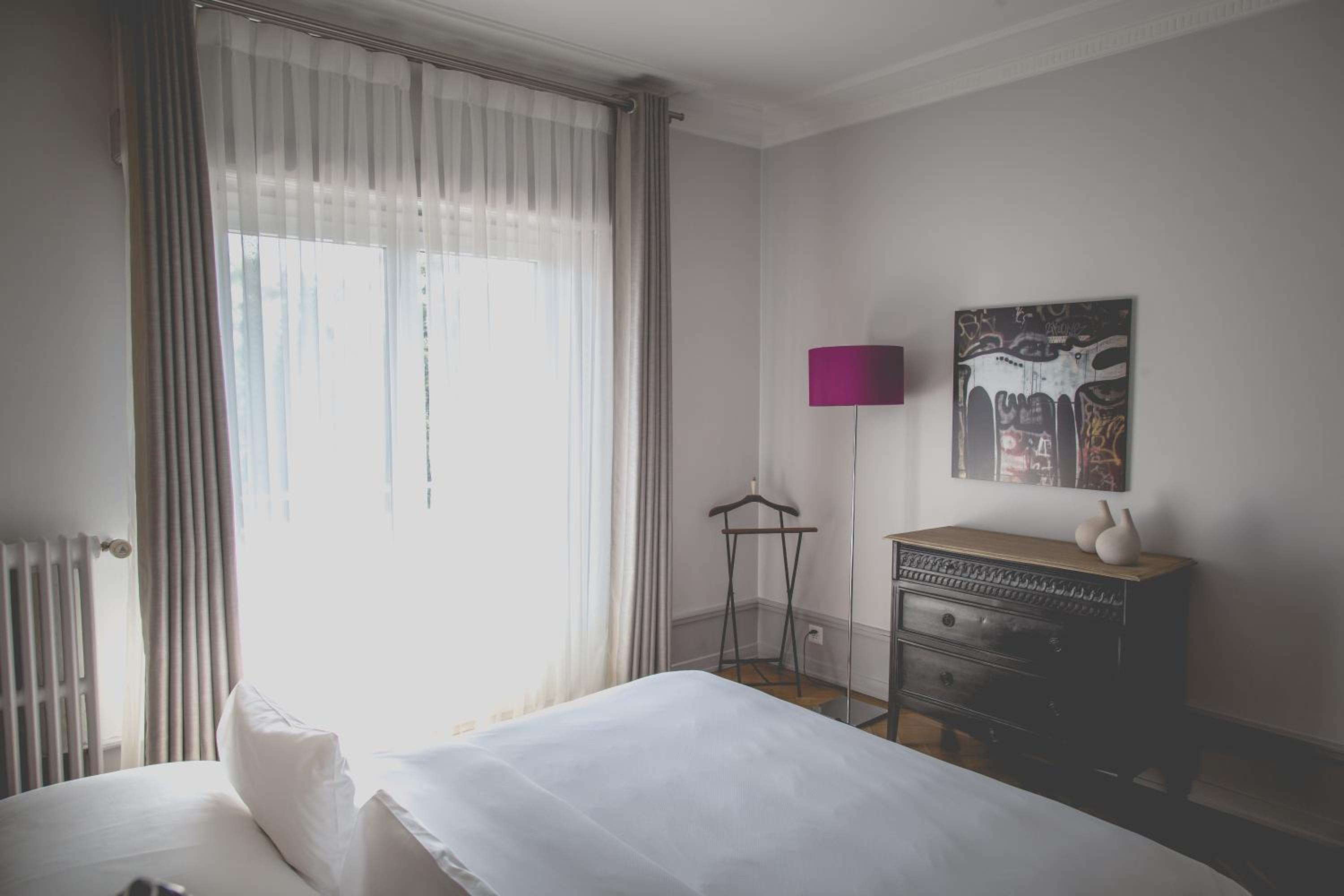One-Bedroom Apartment - Photo 8