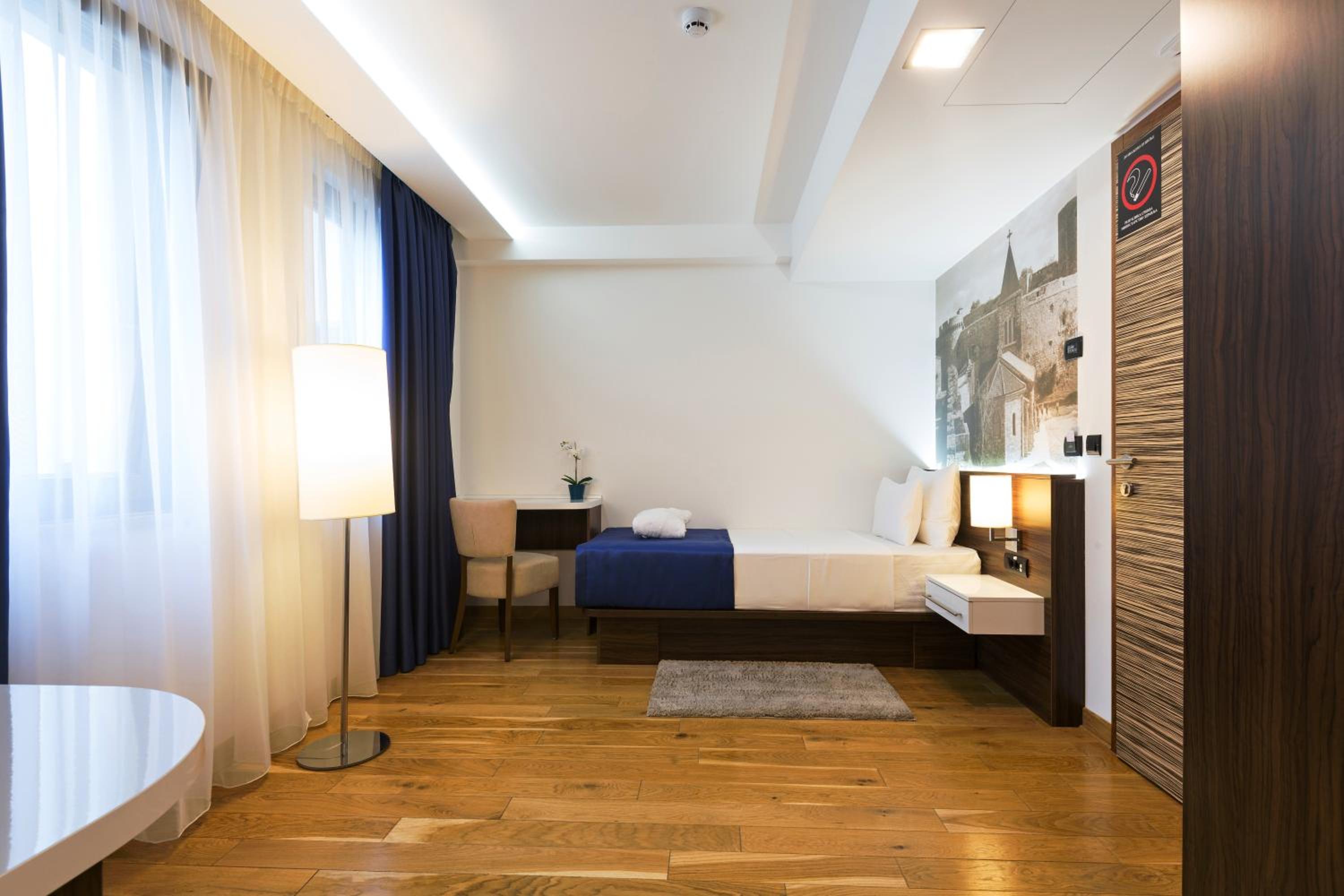 Single Room photo 1