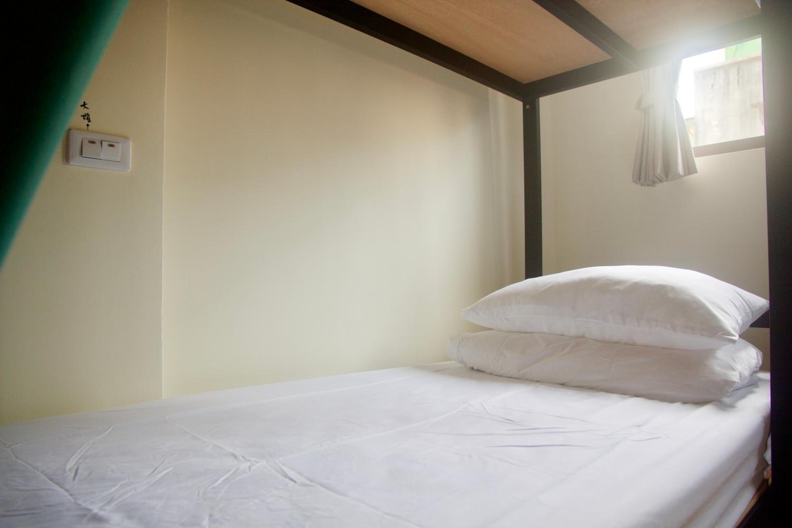 Deluxe Double Room with Private Bathroom photo 3