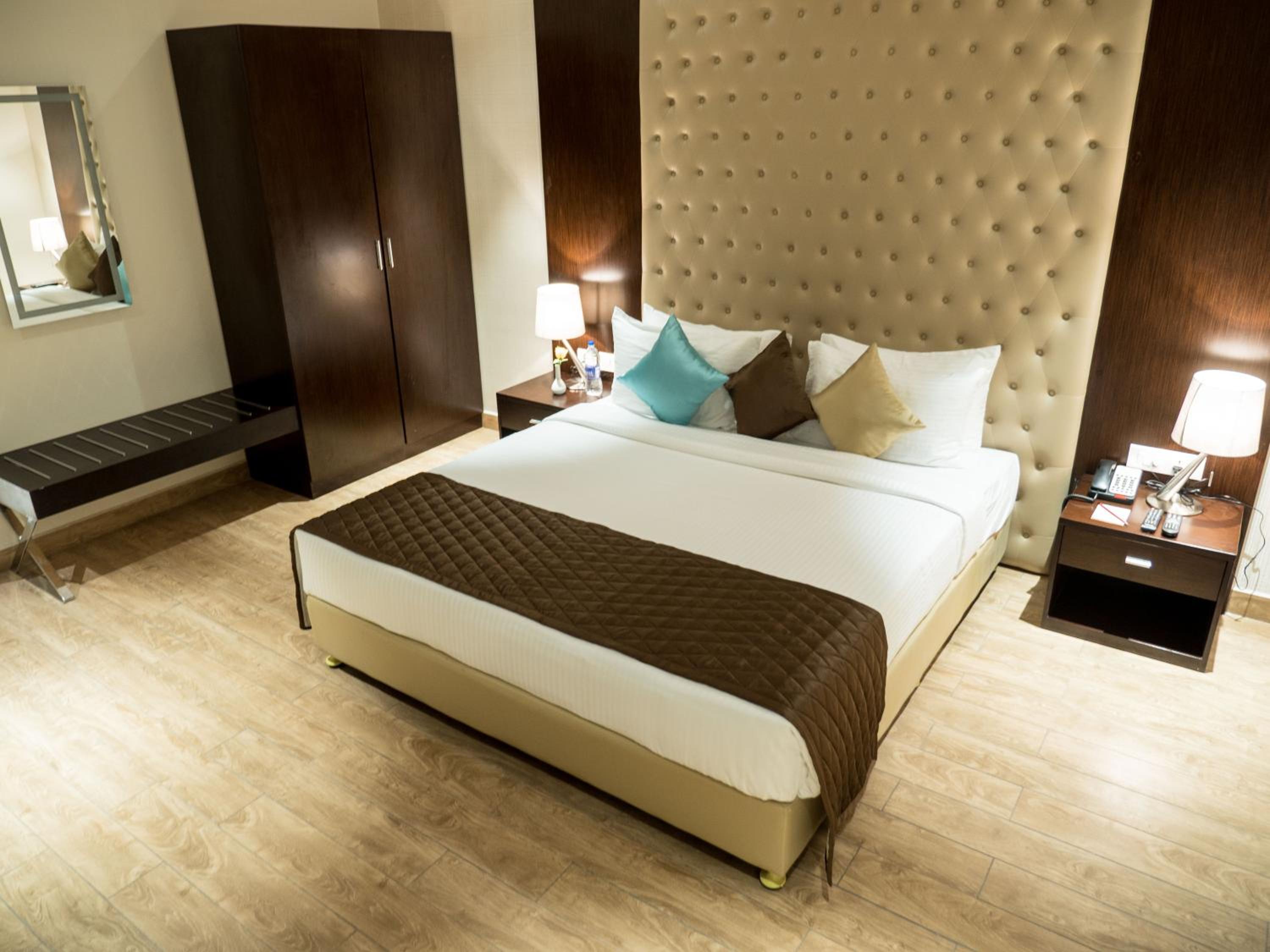 Suite - Photo 2