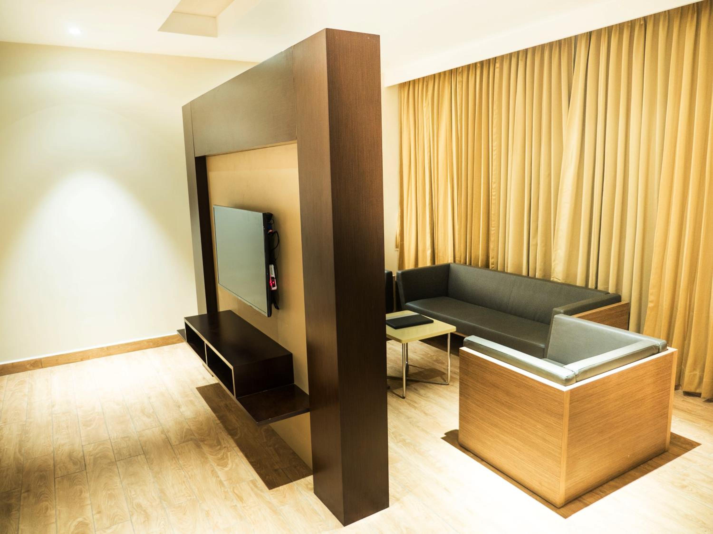 Suite - Photo 5