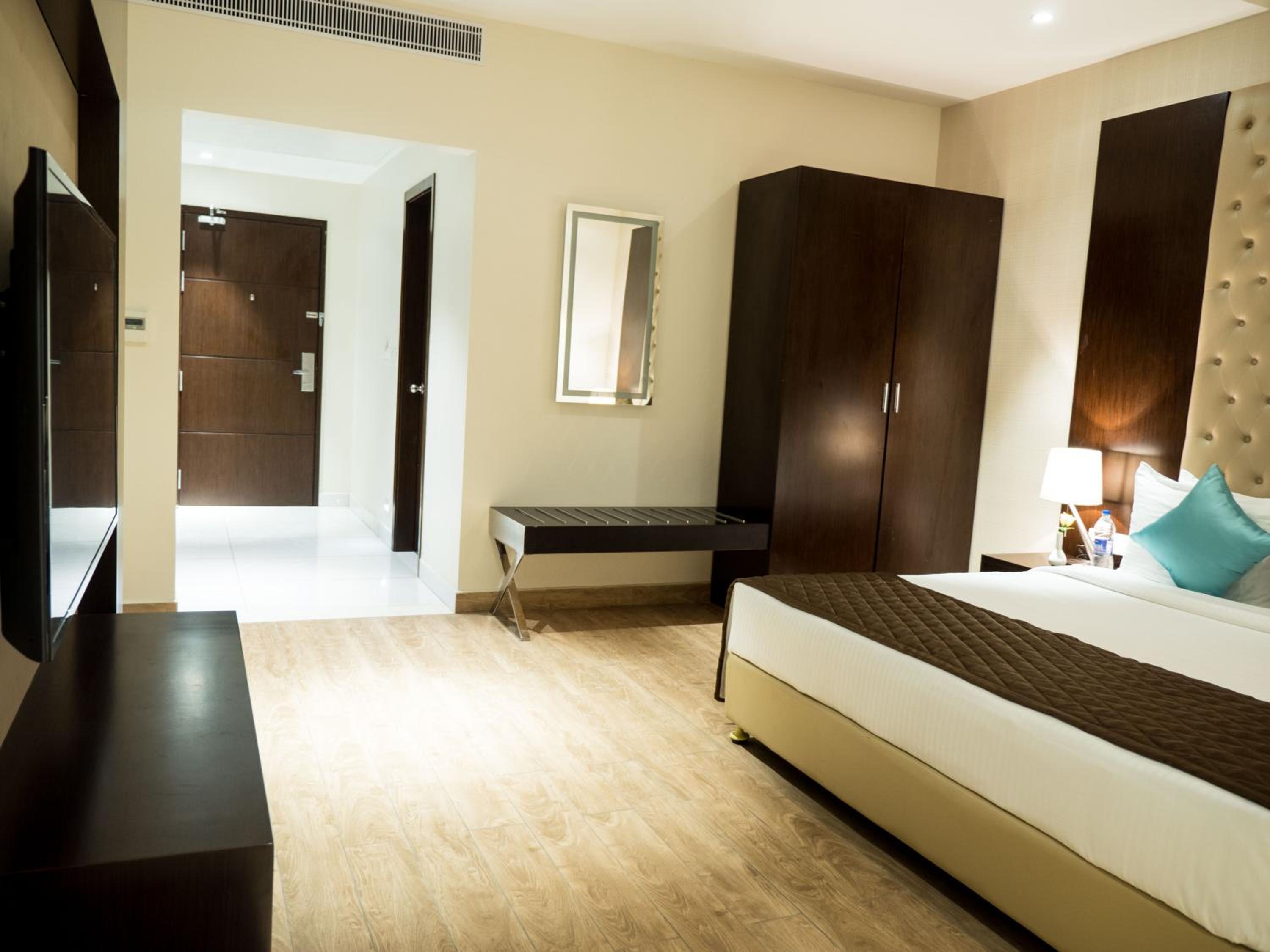 Suite - Photo 6
