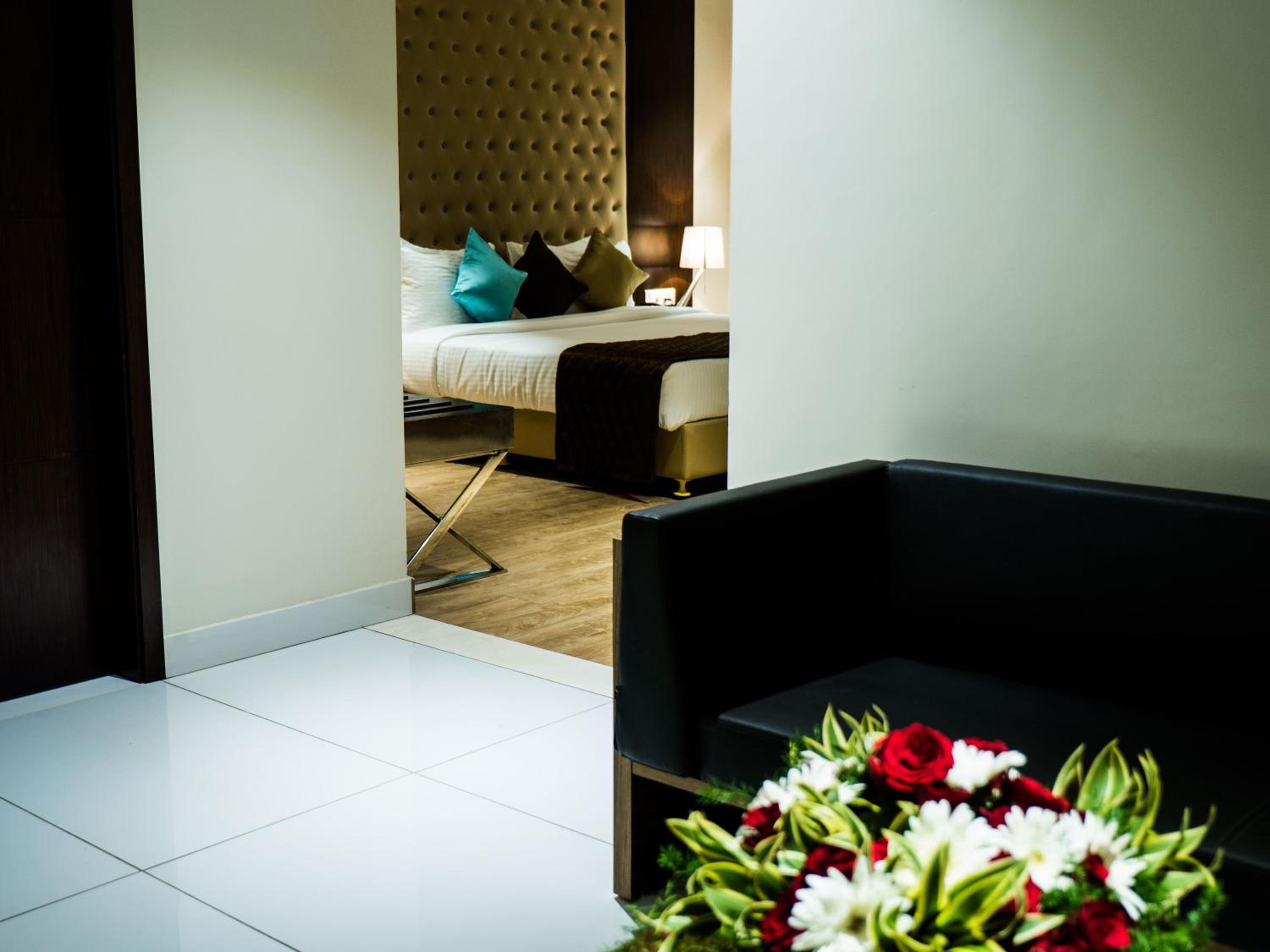Suite - Photo 7