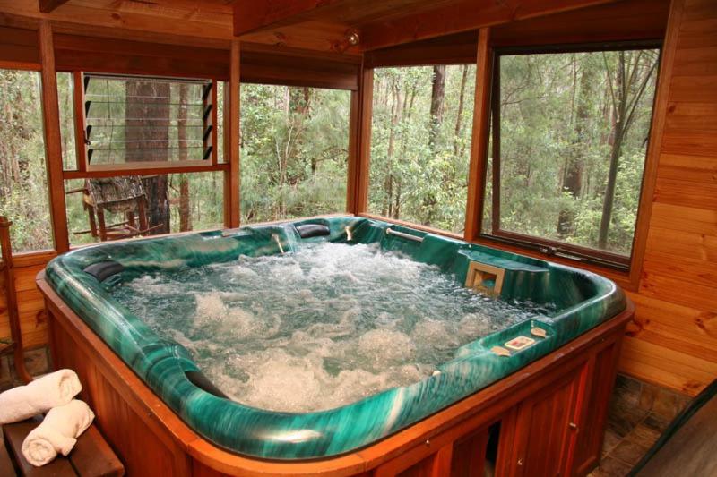 Deluxe Cottage with Hot Tub  photo 2