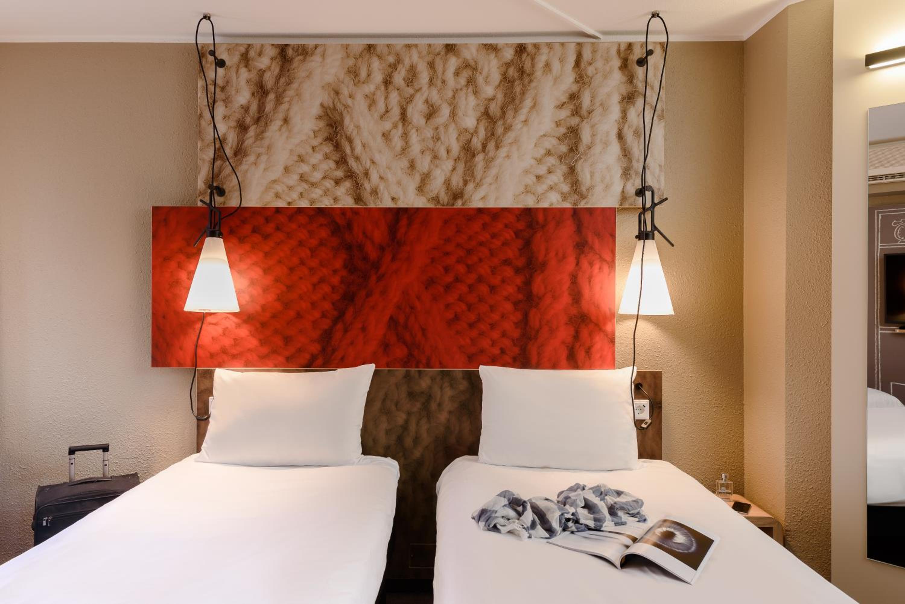 Standard Twin Room - Photo 2