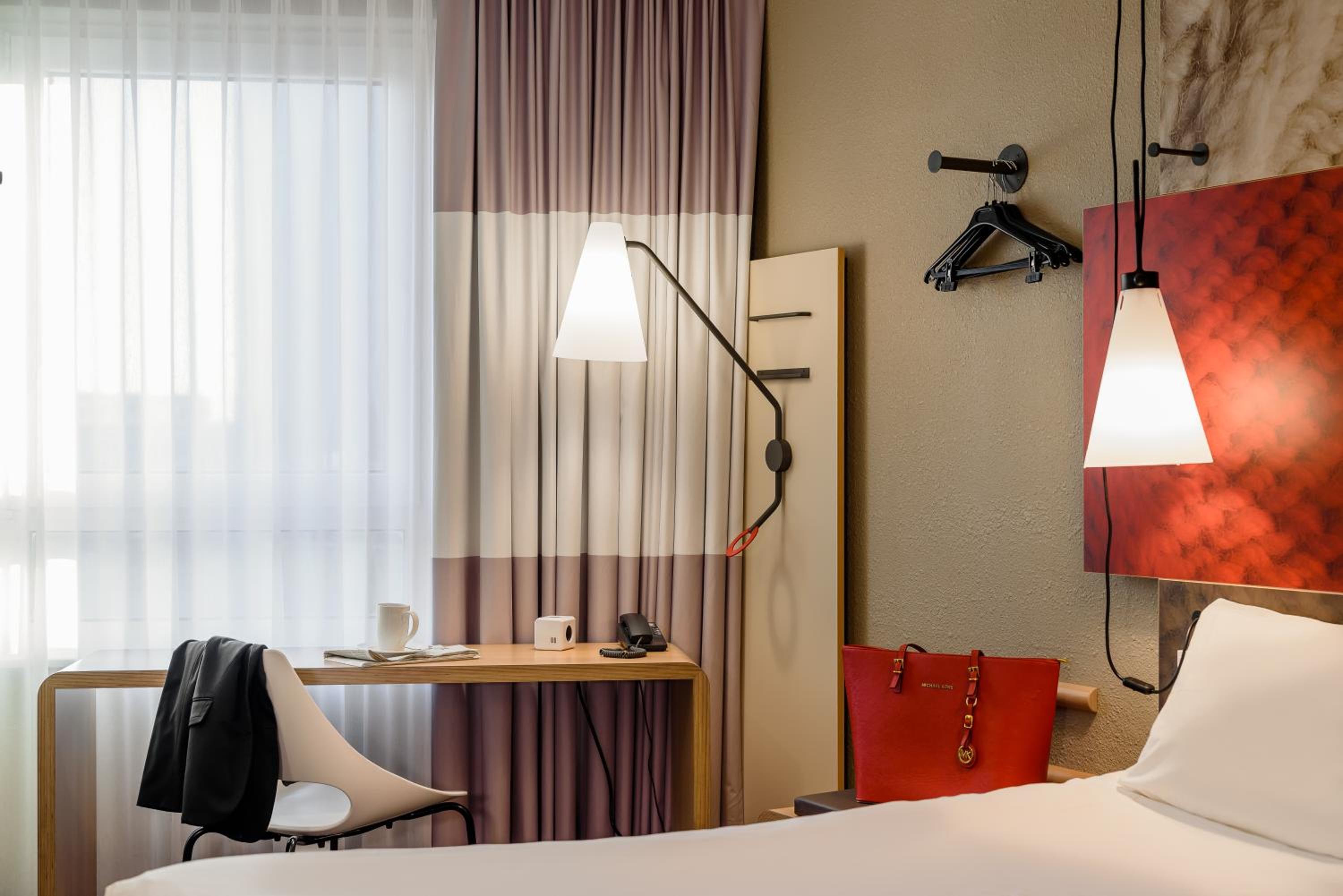Standard Queen Room - Photo 5