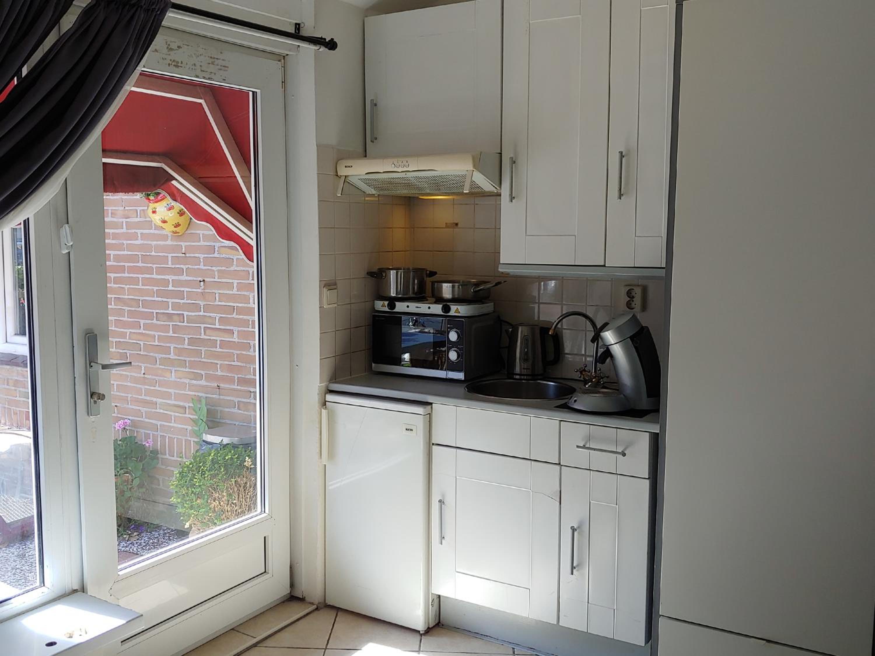 Budget Studio - Photo 16