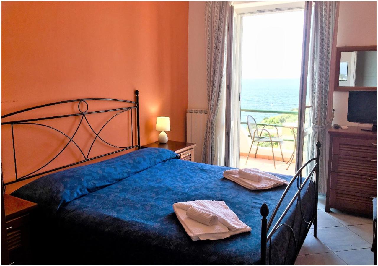Double Room with Balcony and Sea View - Photo 7
