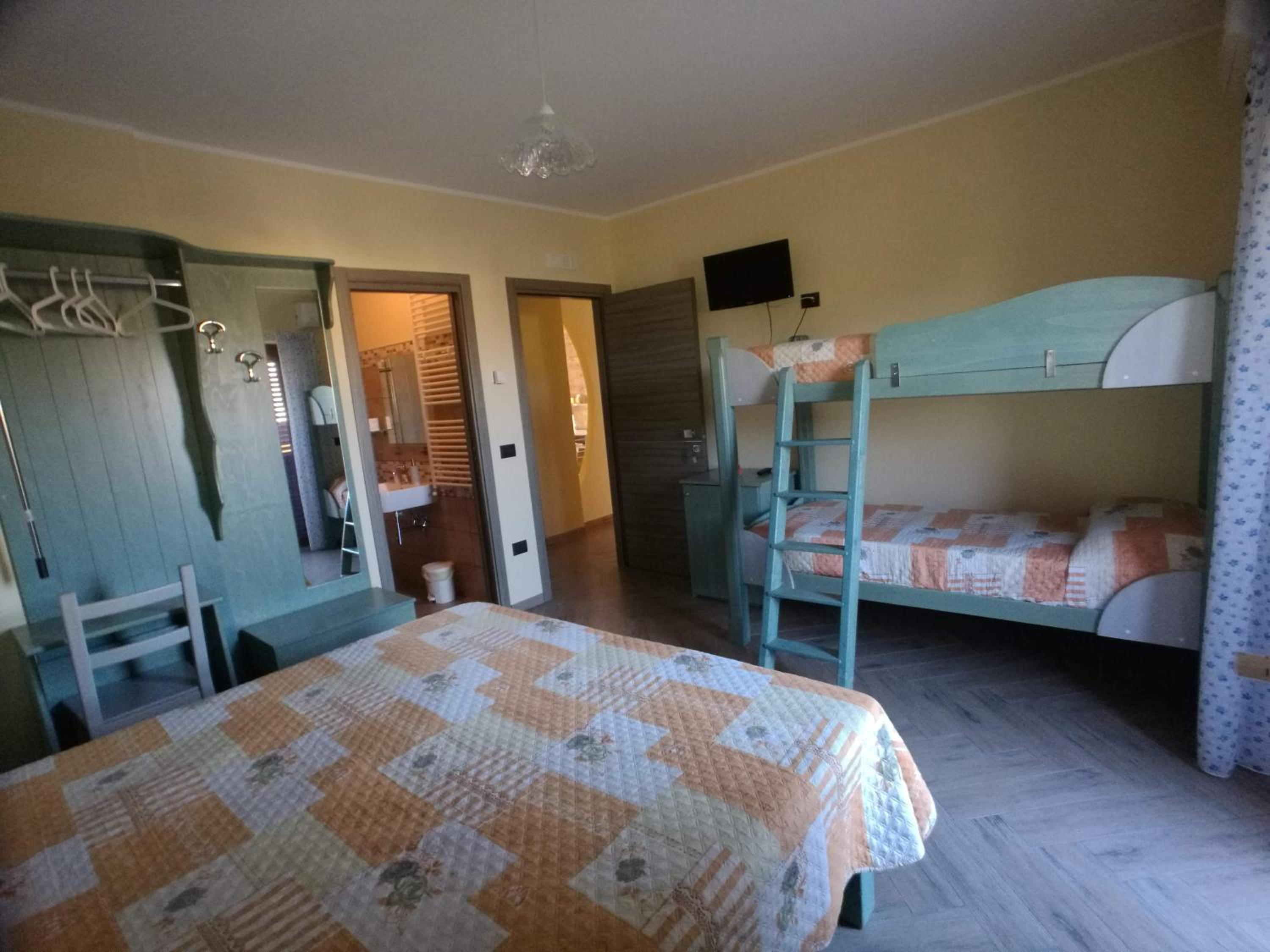 Quadruple Room with Terrace - Photo 3
