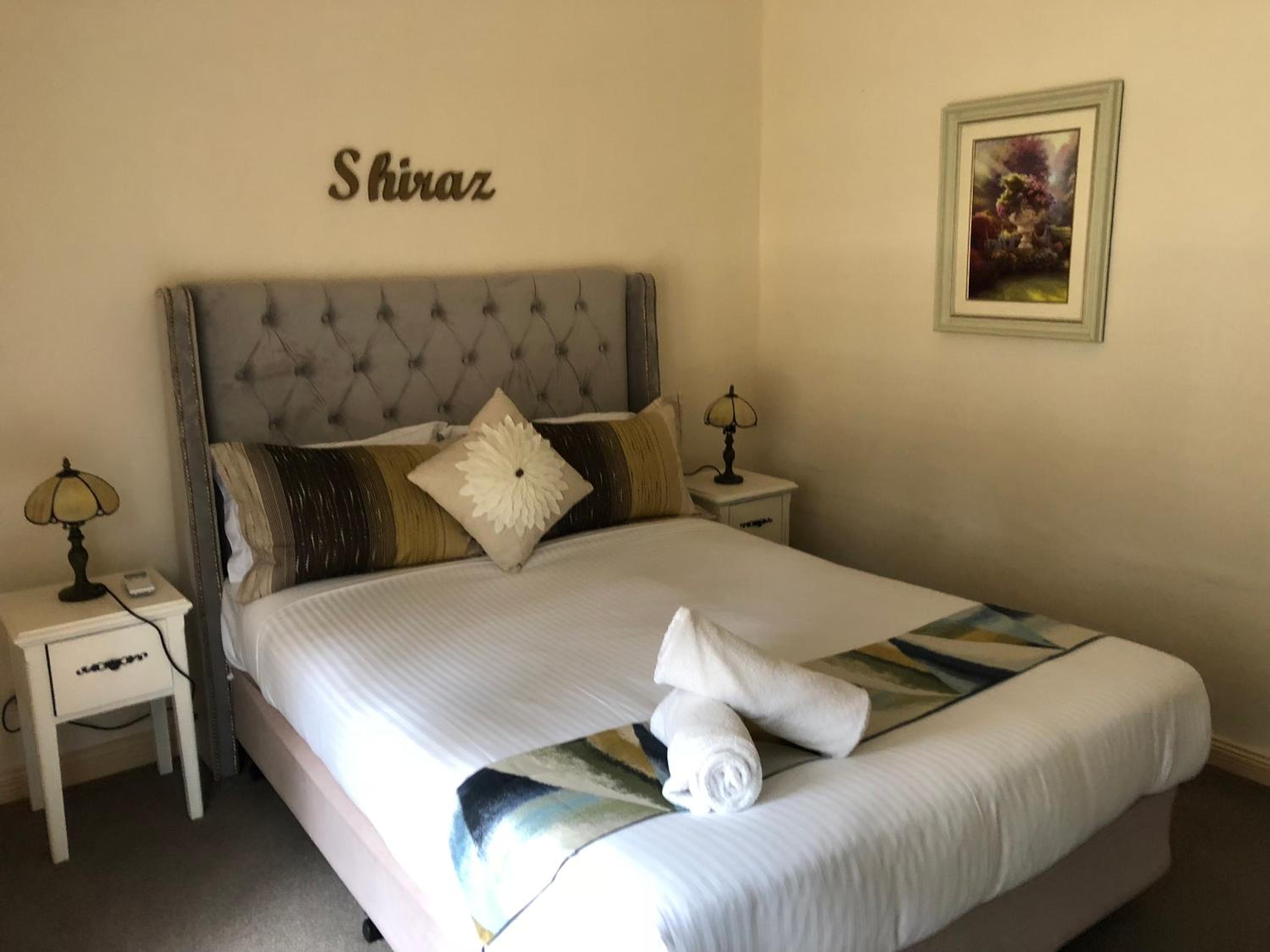 Deluxe Queen Suite photo 1