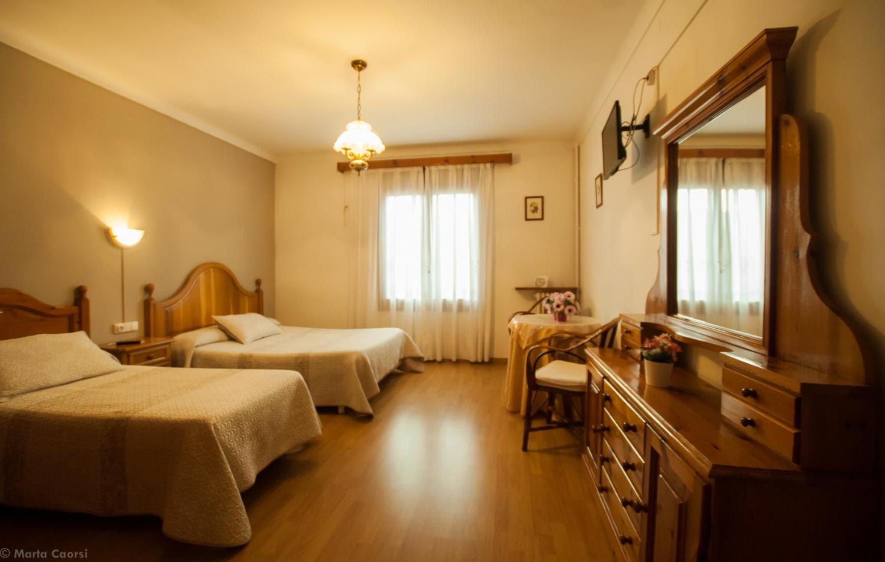 Classic Triple Room - Photo 18