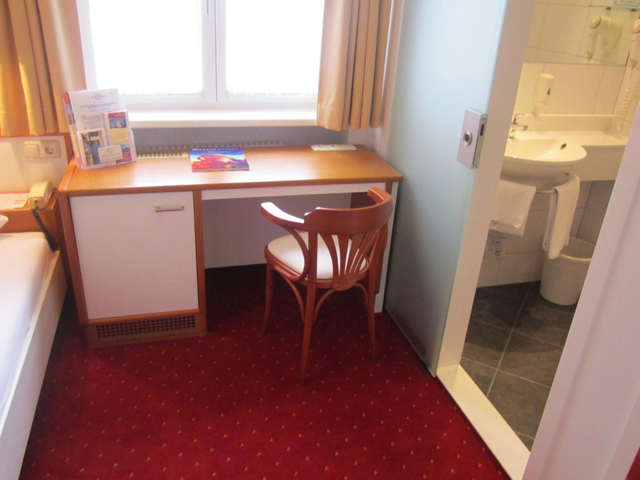 Single Room photo 3