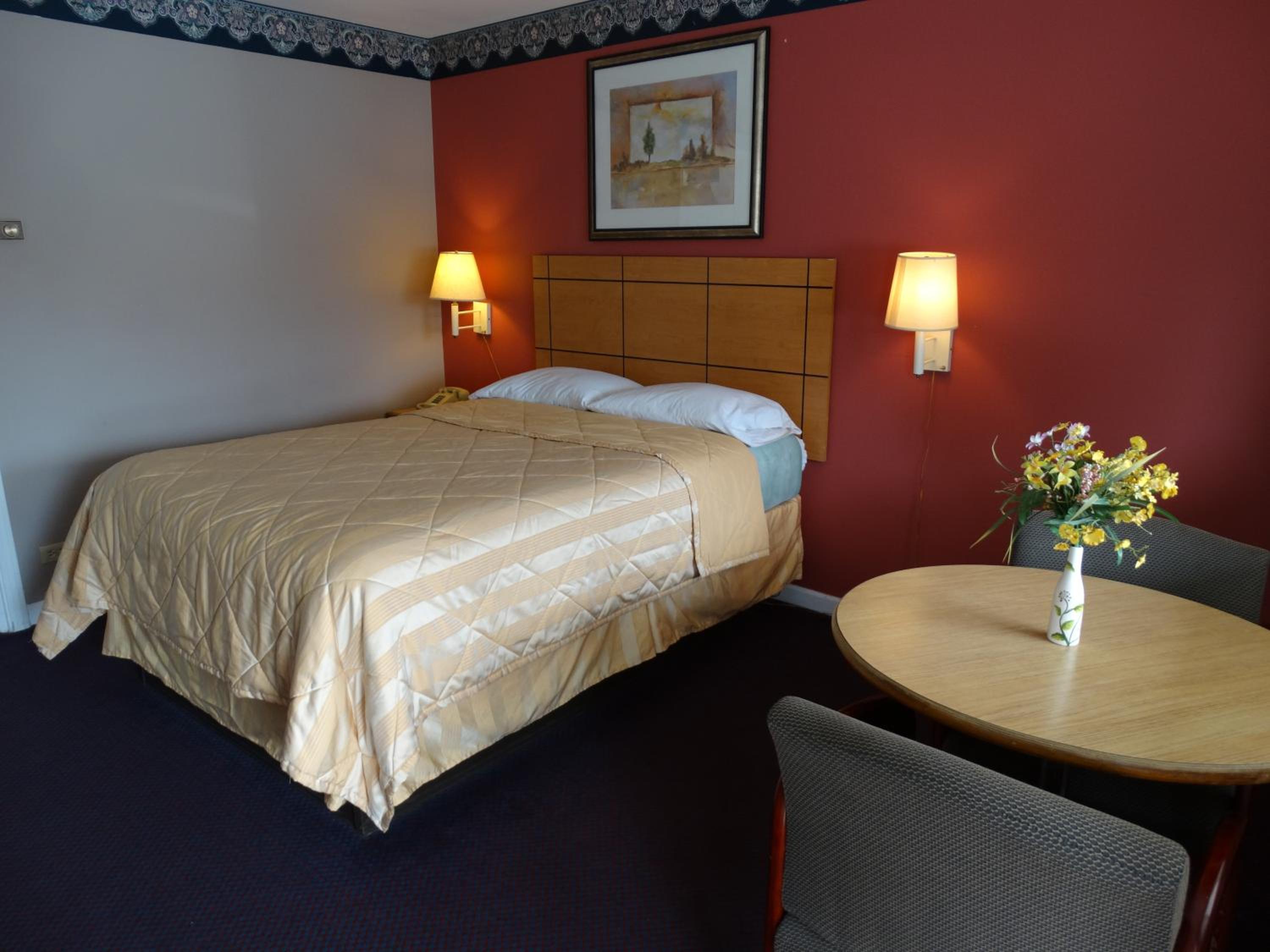 Queen Room photo 1