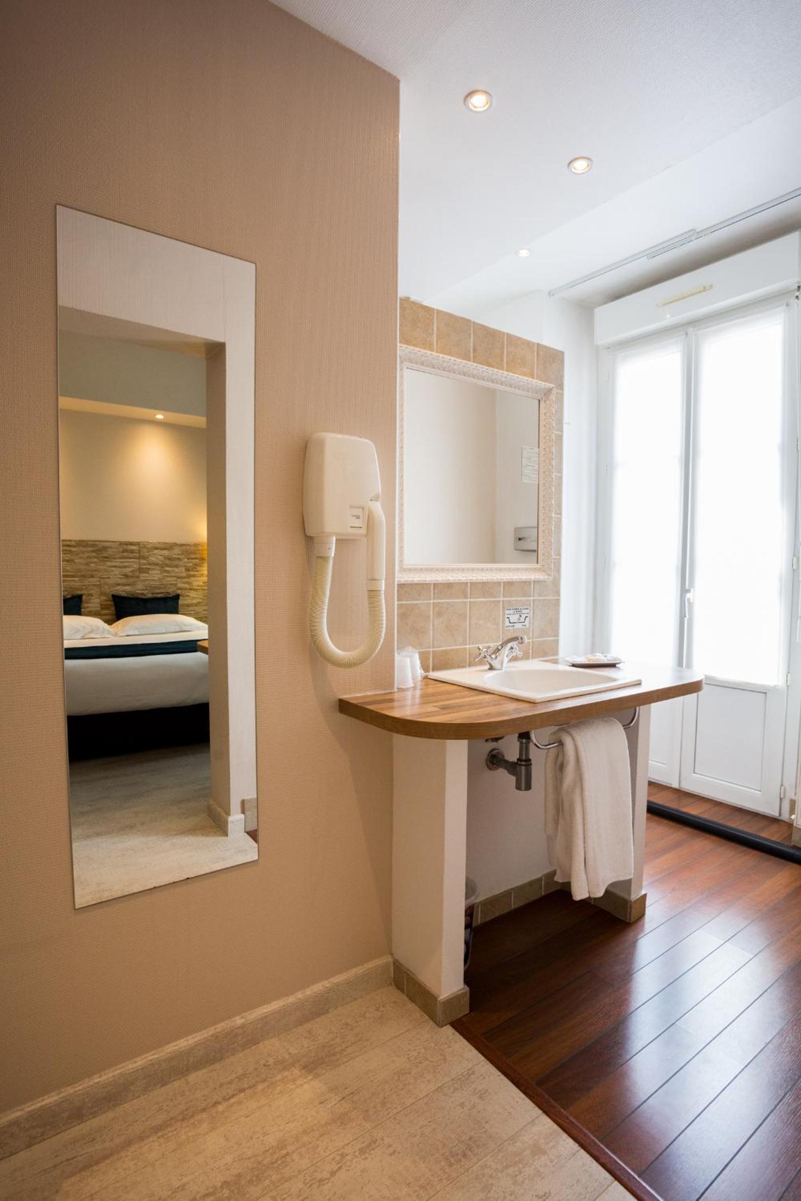 Two Adjacent Double Rooms  photo 3
