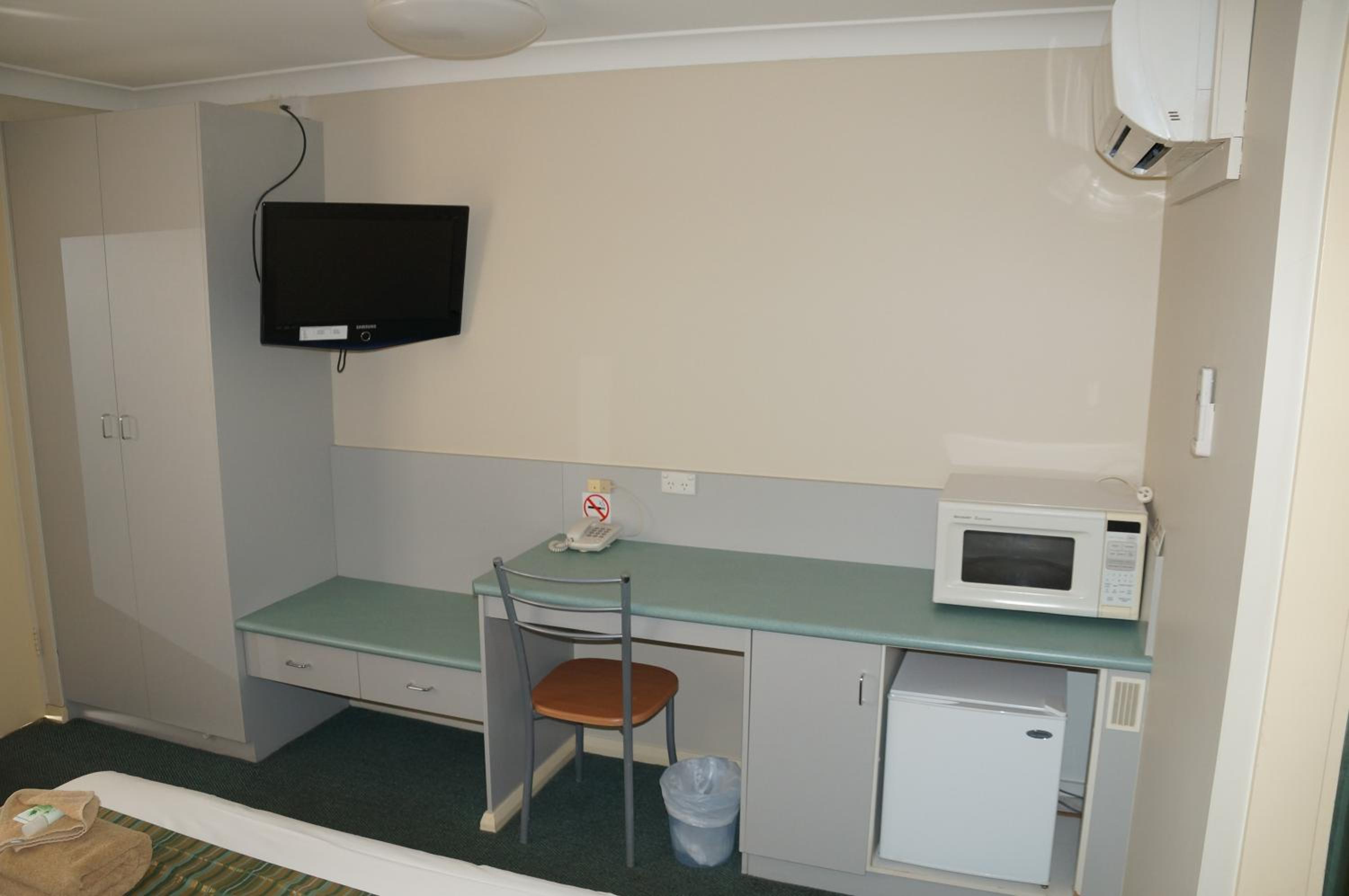 Standard Queen Room photo 2