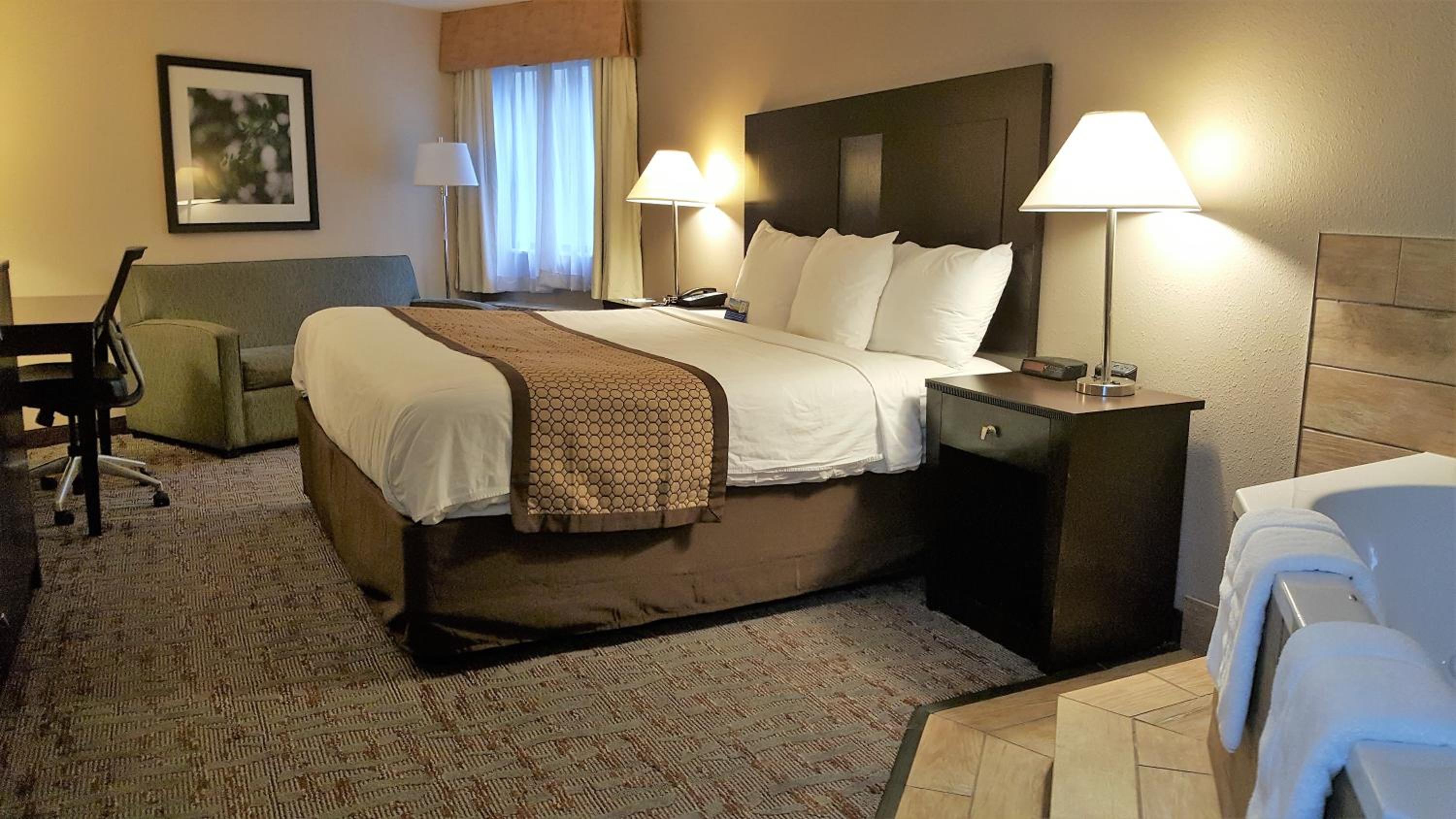 King Studio Suite with Jacuzzi - Non-Smoking - Photo 1
