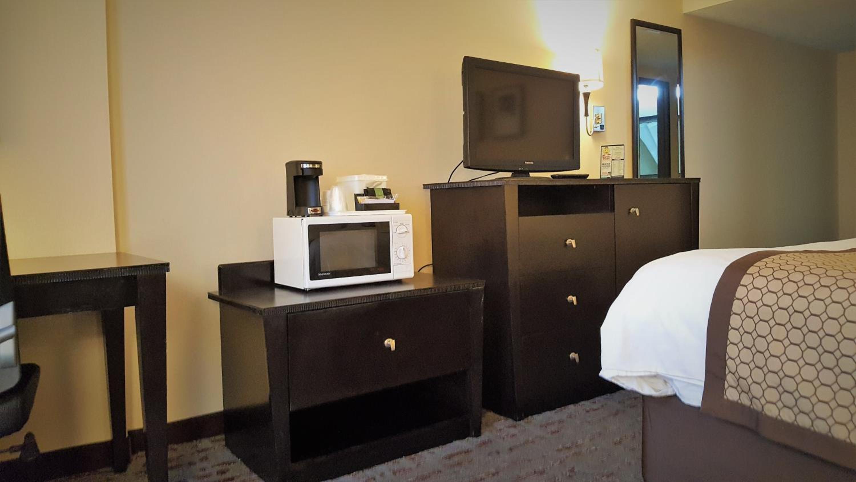 King Room - Non-Smoking - Photo 5