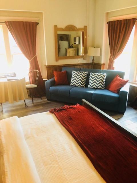 Deluxe King Suite - Photo 1