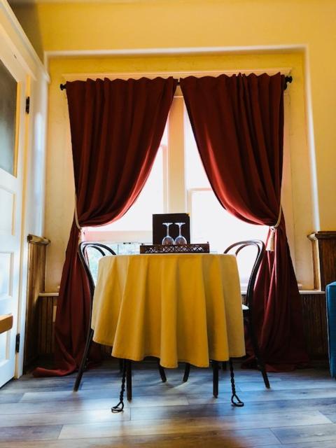 Deluxe King Suite - Photo 9